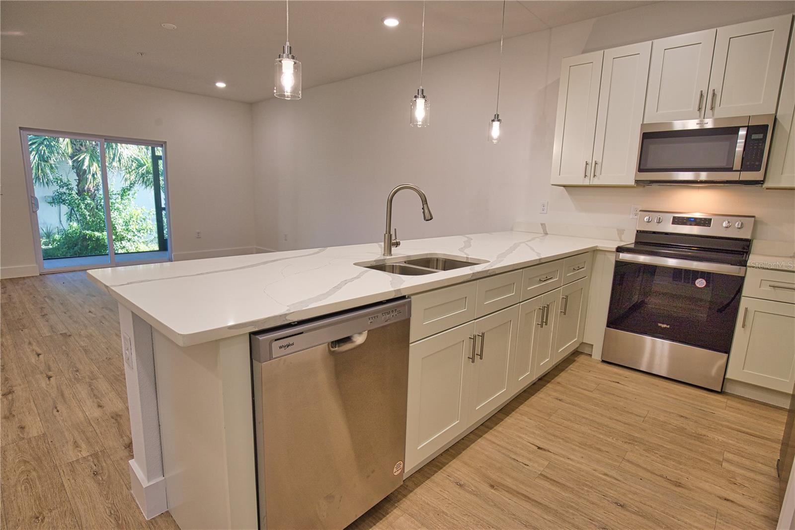 Image 15 of 44 For 289 Boundary Blvd 203