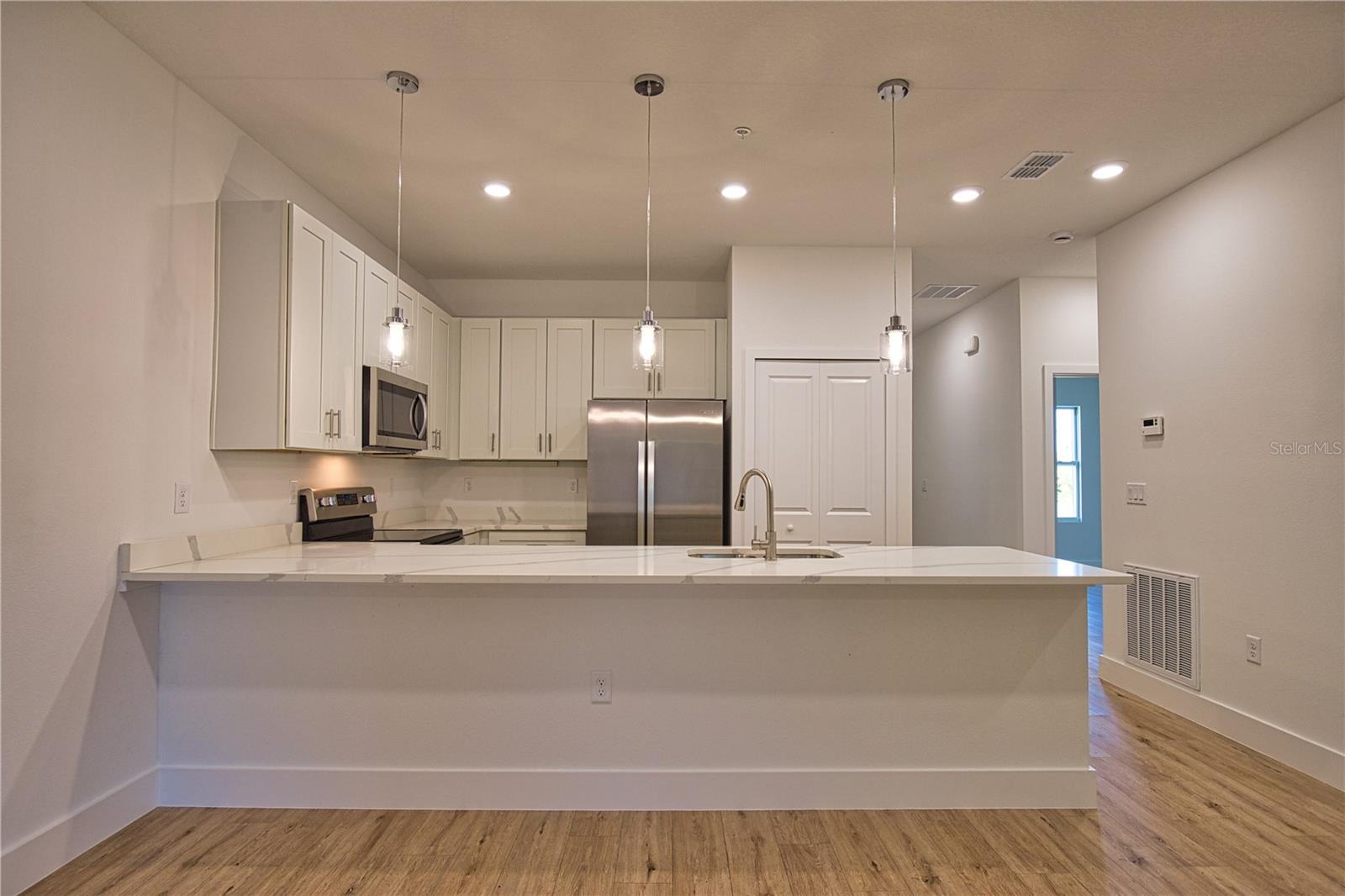 Image 17 of 44 For 289 Boundary Blvd 203