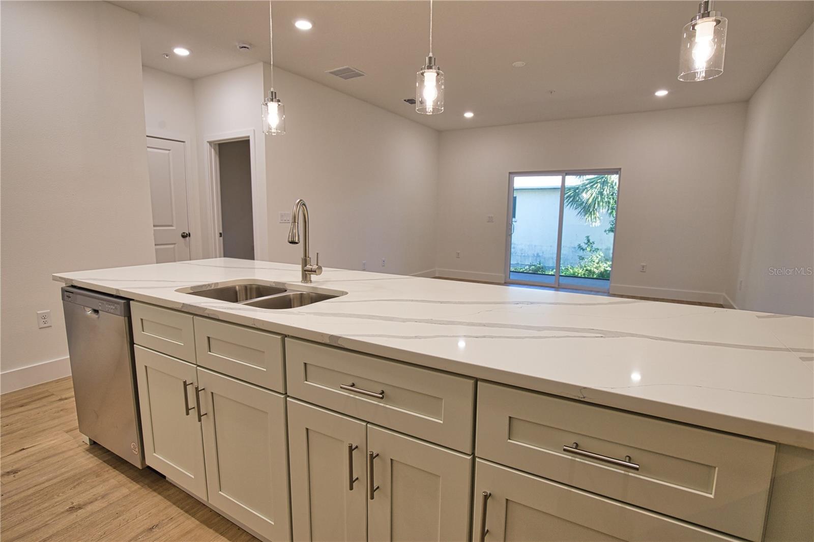 Image 19 of 44 For 289 Boundary Blvd 203