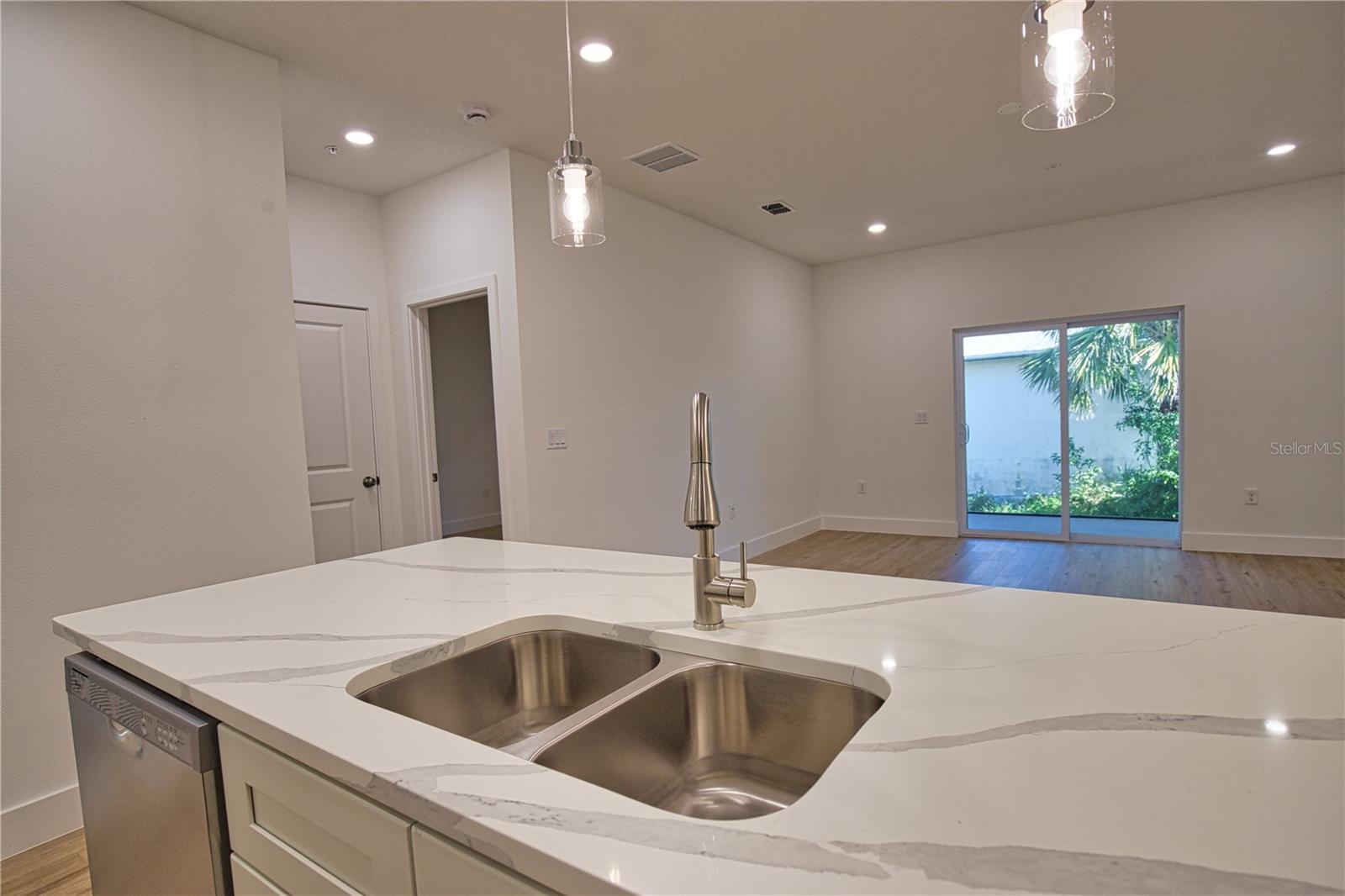 Image 20 of 44 For 289 Boundary Blvd 203