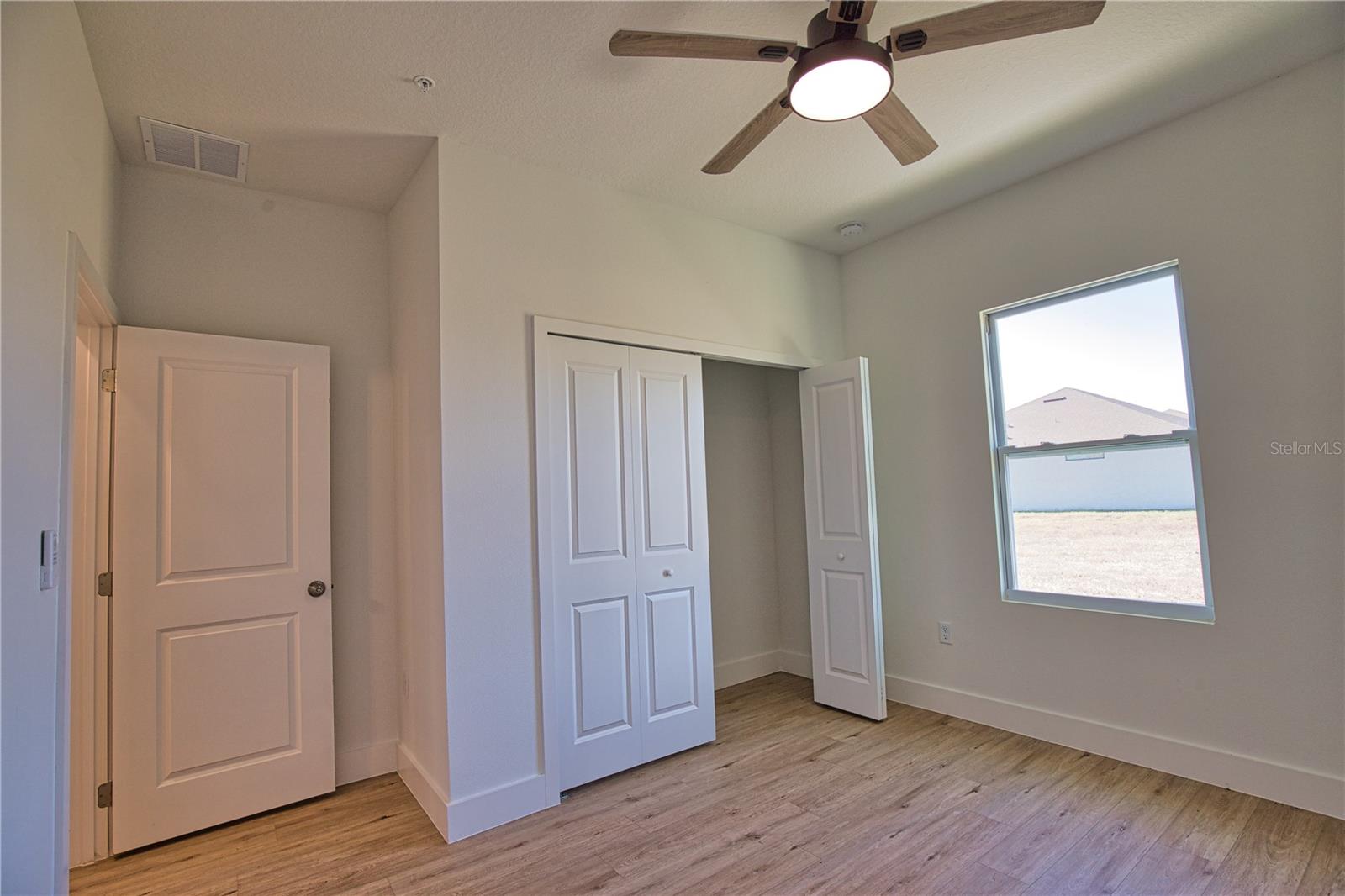 Image 25 of 44 For 289 Boundary Blvd 203