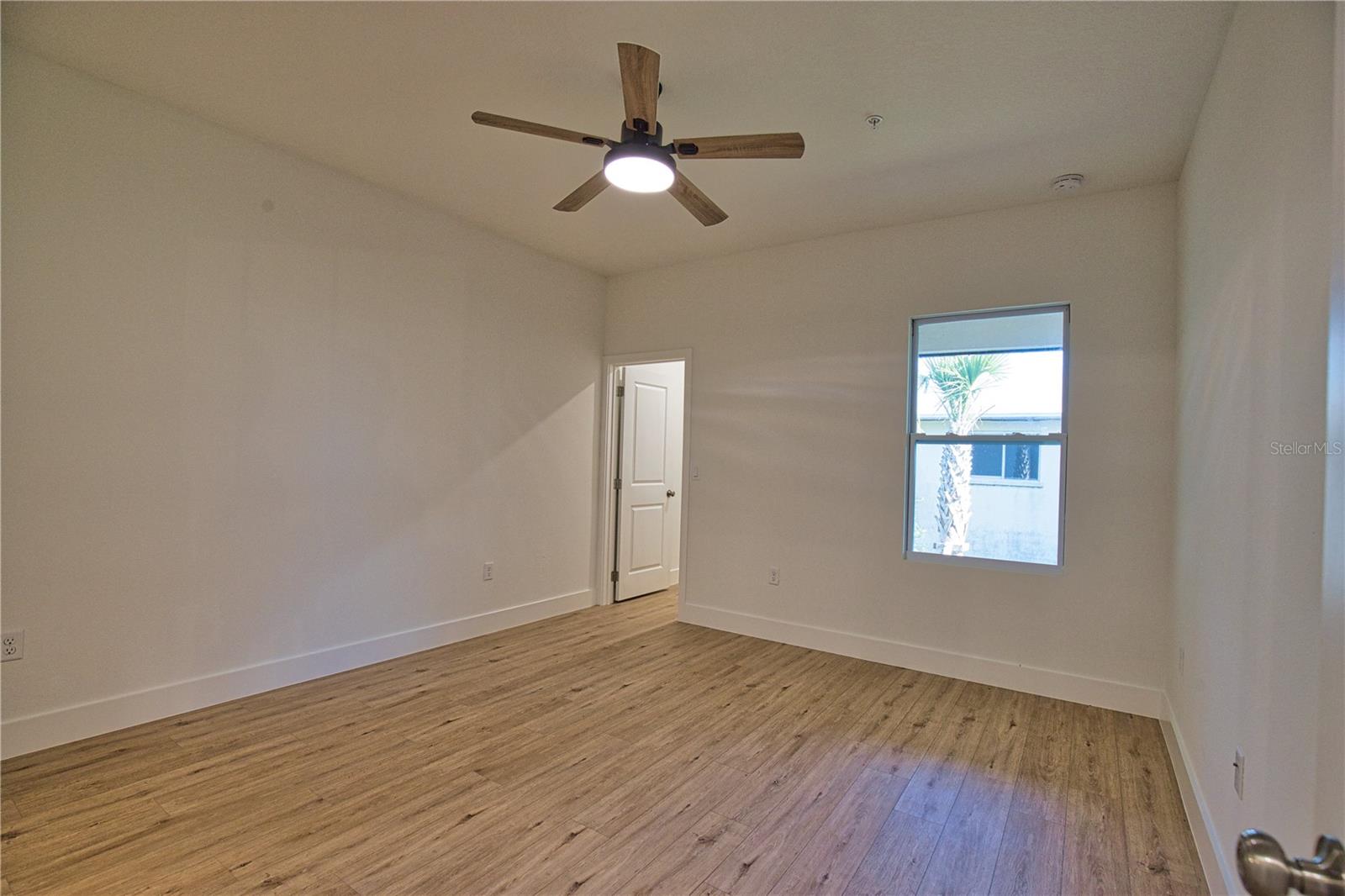 Image 27 of 44 For 289 Boundary Blvd 203