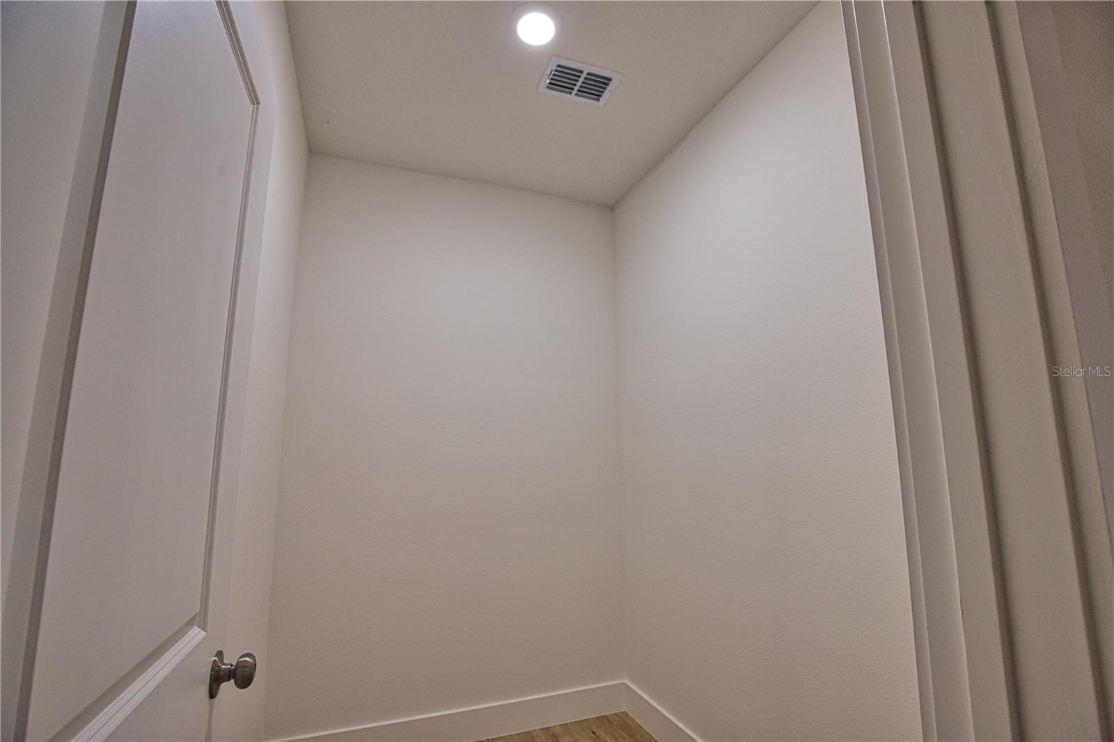 Image 30 of 44 For 289 Boundary Blvd 203