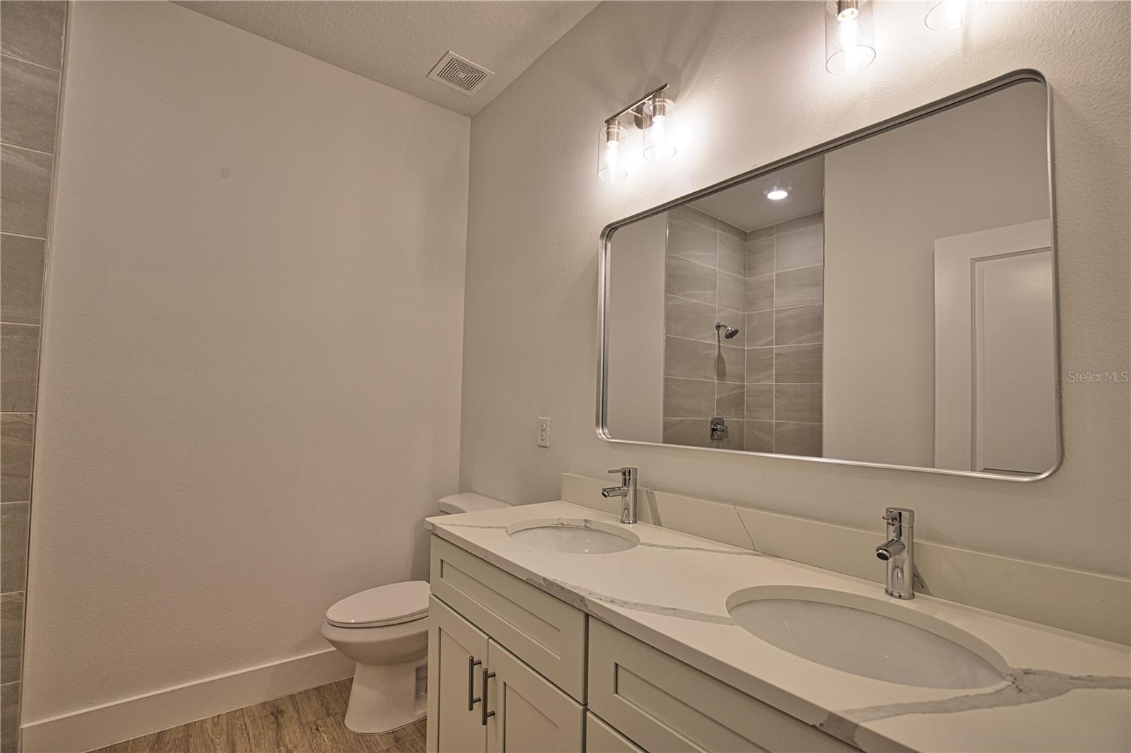 Image 31 of 44 For 289 Boundary Blvd 203