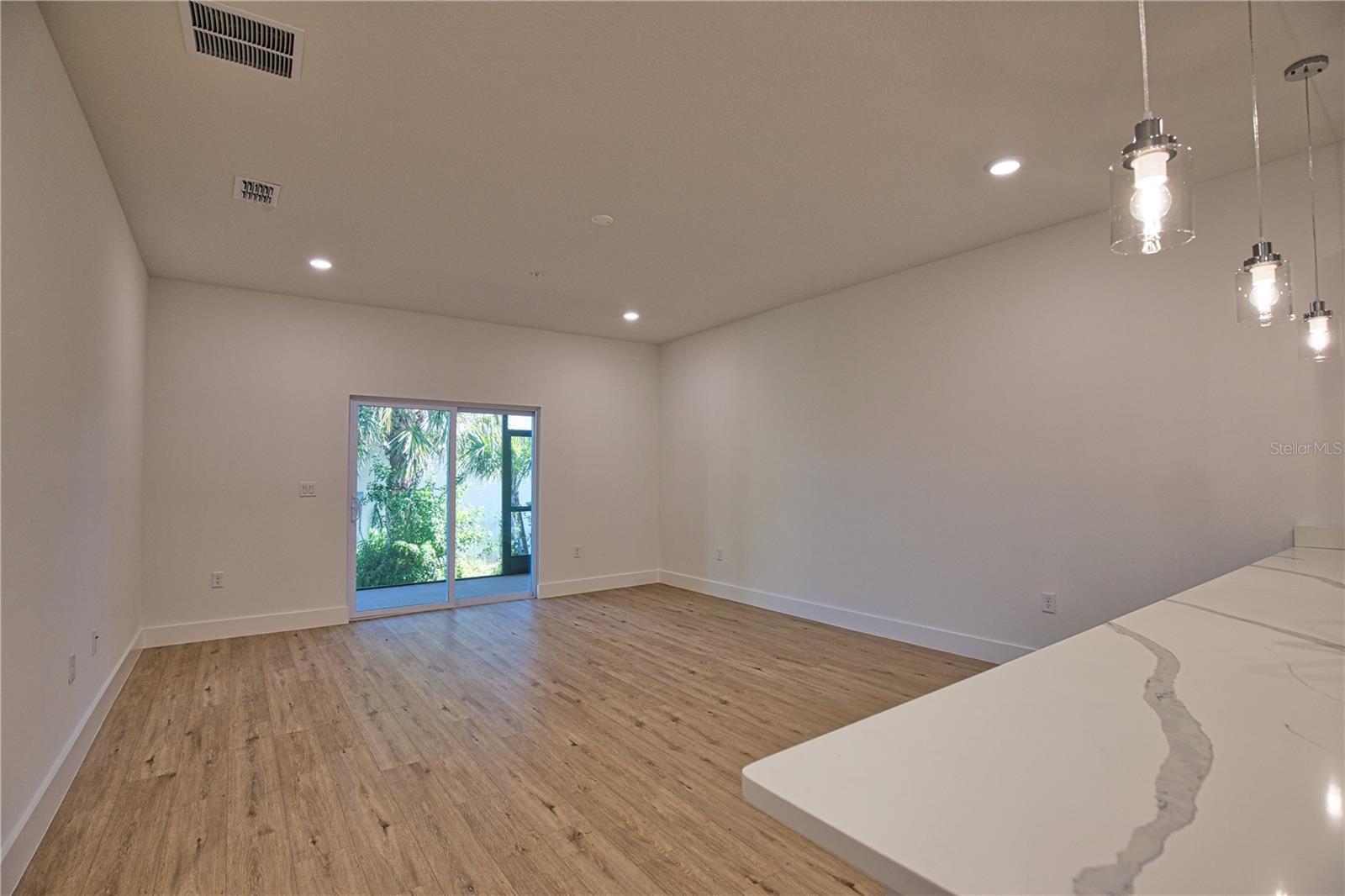 Image 34 of 44 For 289 Boundary Blvd 203