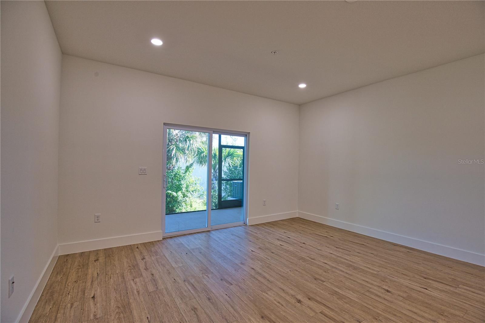 Image 35 of 44 For 289 Boundary Blvd 203