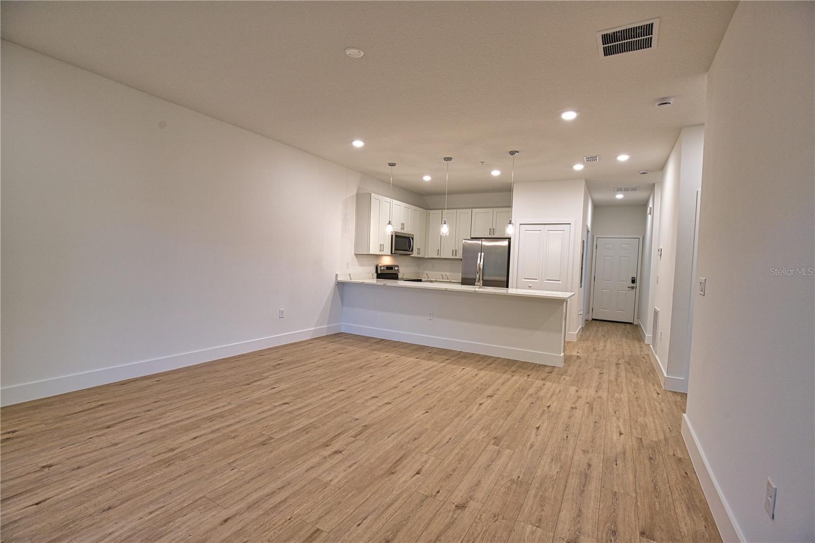 Image 36 of 44 For 289 Boundary Blvd 203