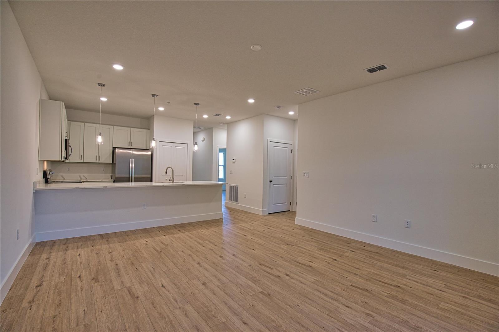 Image 37 of 44 For 289 Boundary Blvd 203