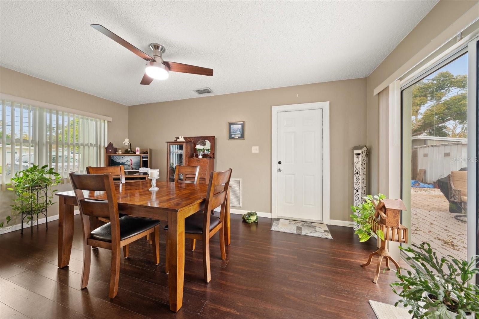 Image 10 of 33 For 1339 Russell Drive N