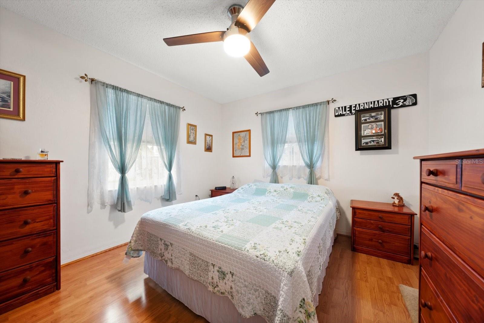 Image 14 of 33 For 1339 Russell Drive N