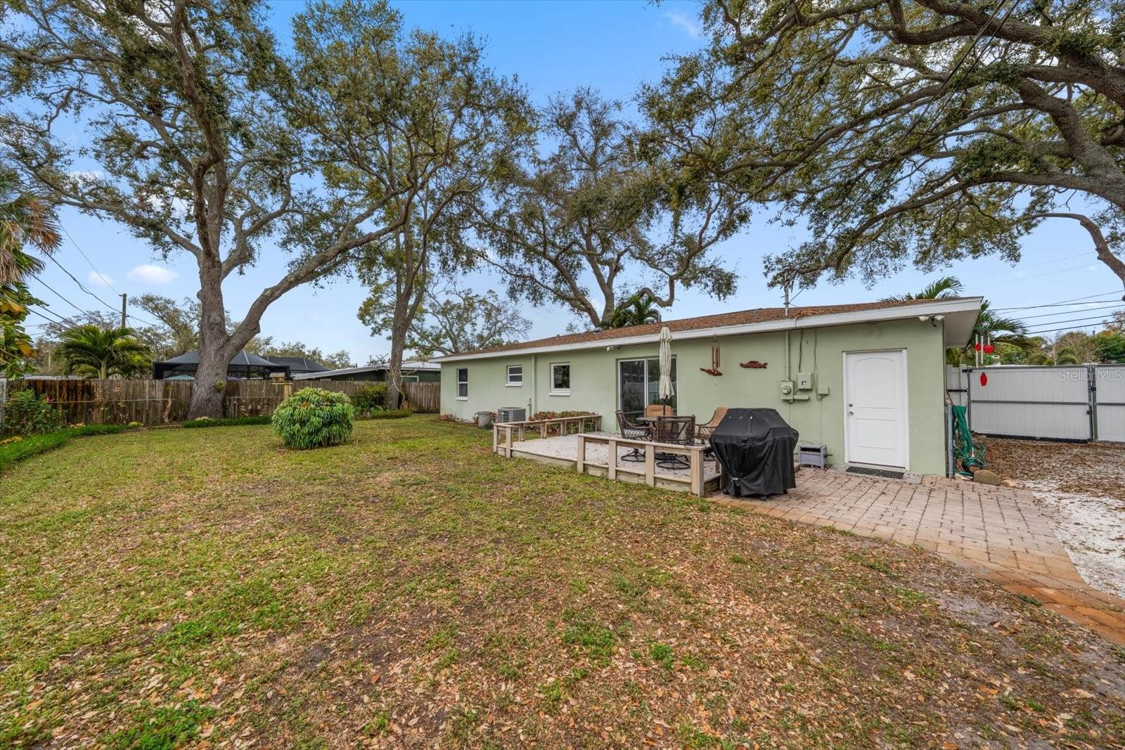 Image 24 of 33 For 1339 Russell Drive N