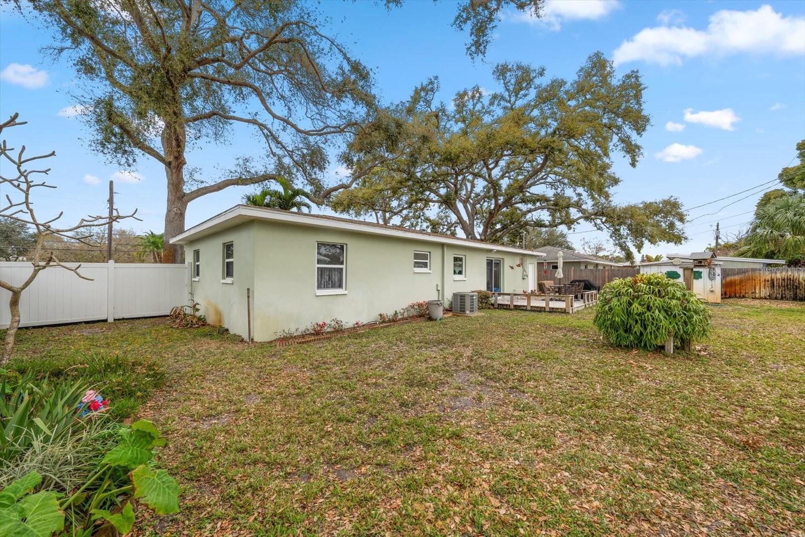 Image 25 of 33 For 1339 Russell Drive N