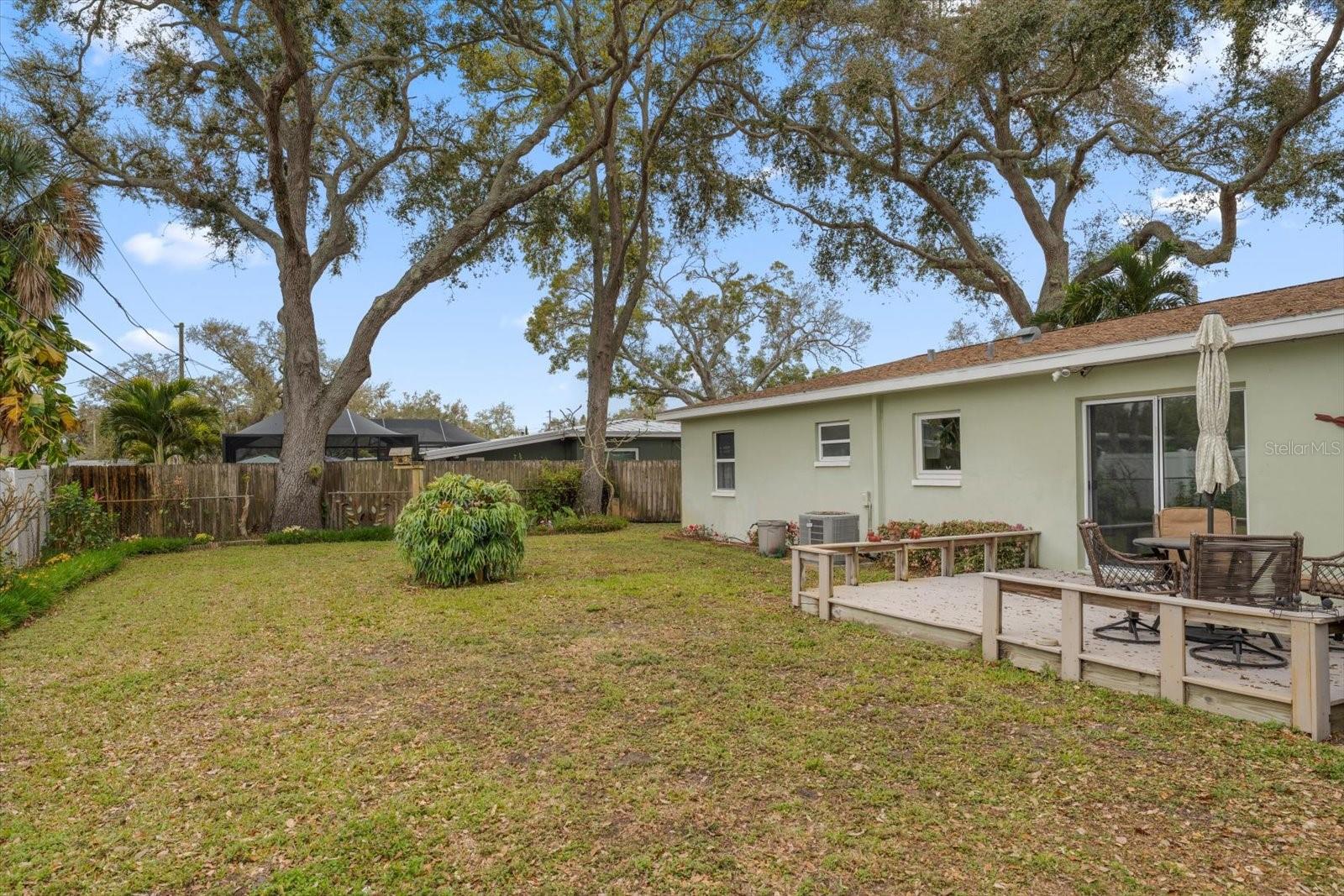 Image 26 of 33 For 1339 Russell Drive N