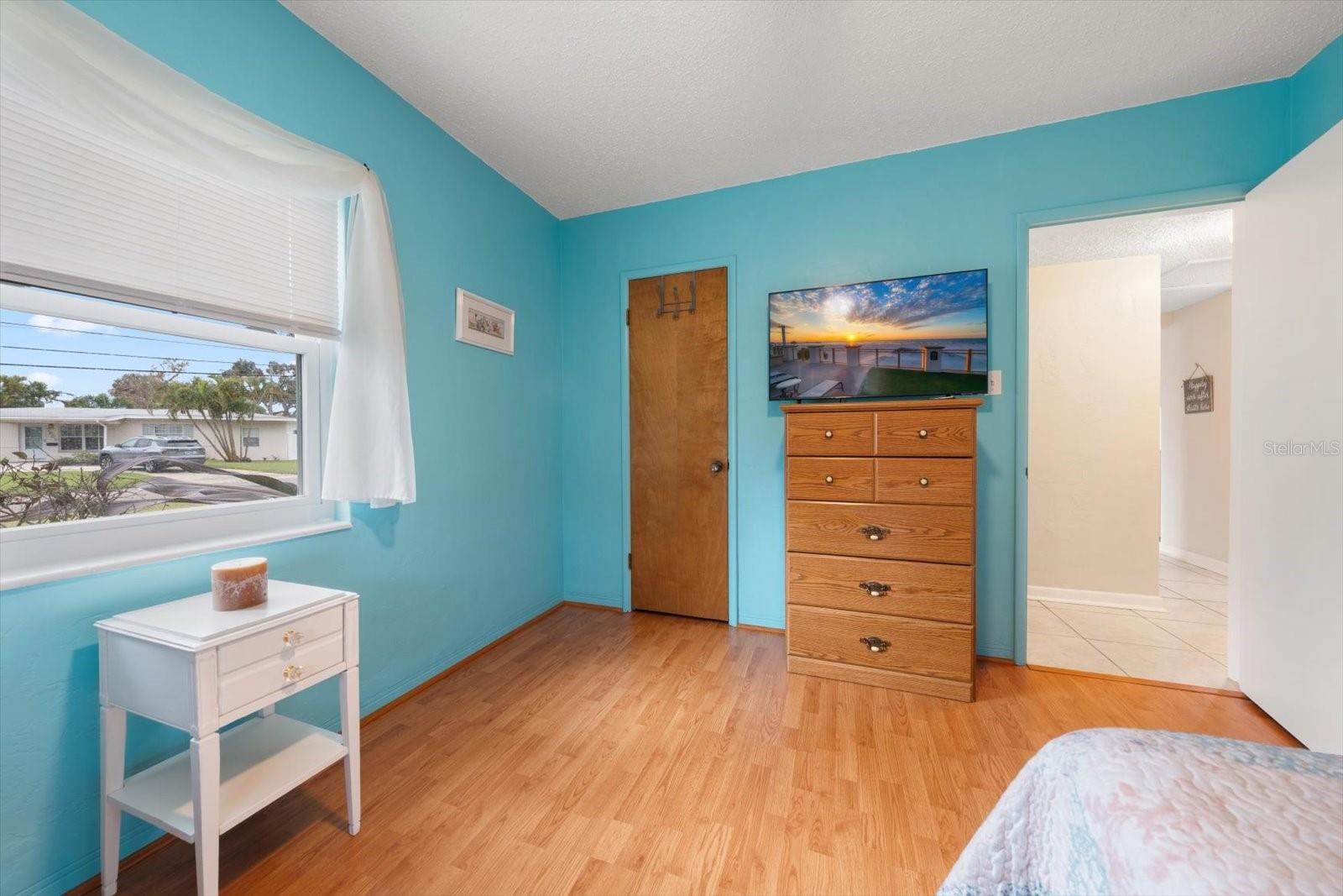 Image 28 of 33 For 1339 Russell Drive N