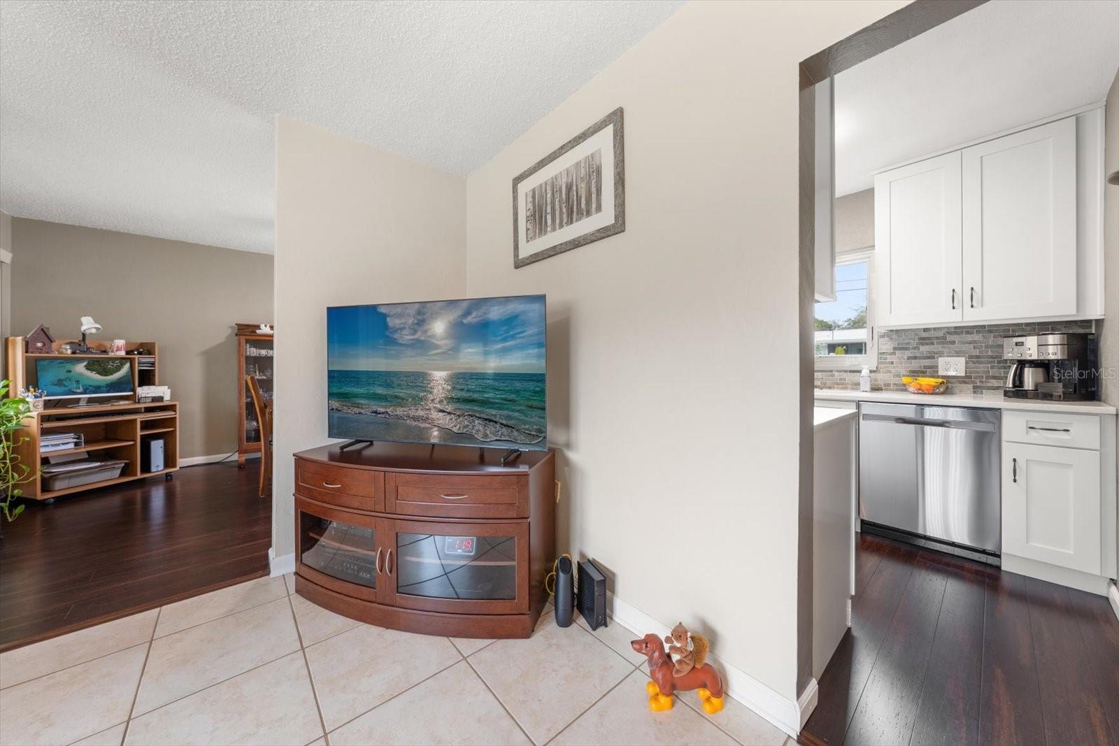 Image 30 of 33 For 1339 Russell Drive N