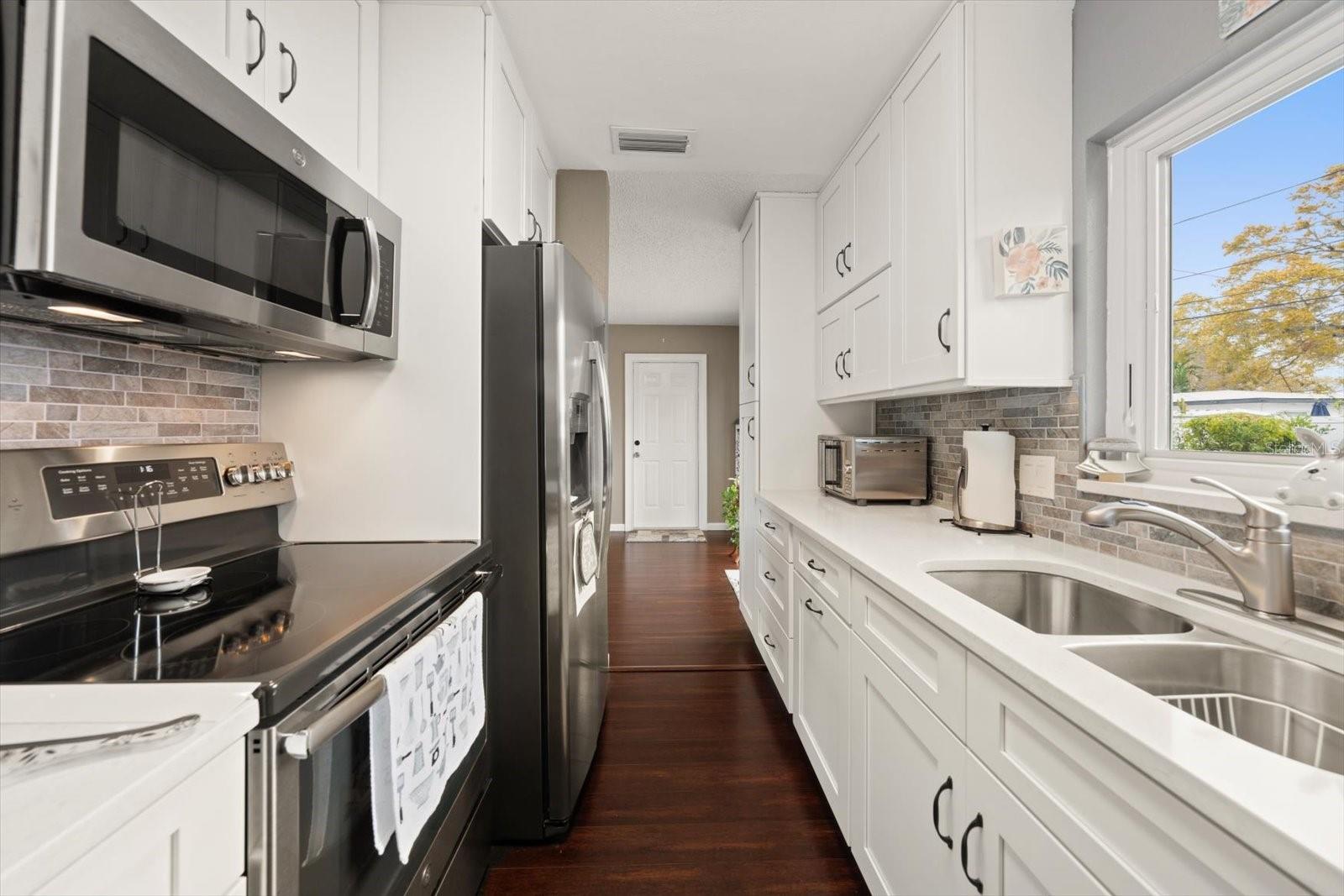 Image 6 of 33 For 1339 Russell Drive N