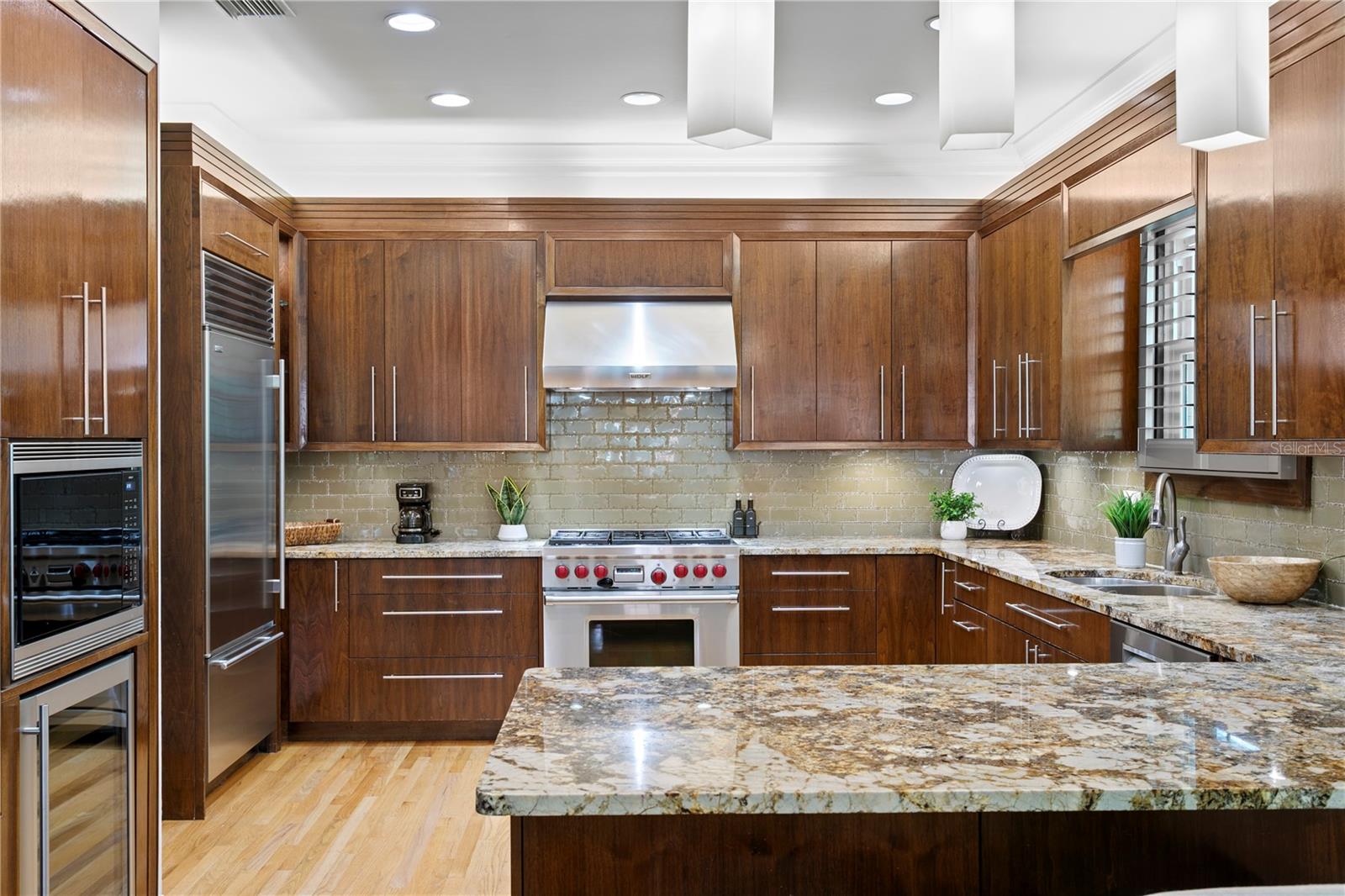 Image 22 of 84 For 811 Rome Avenue