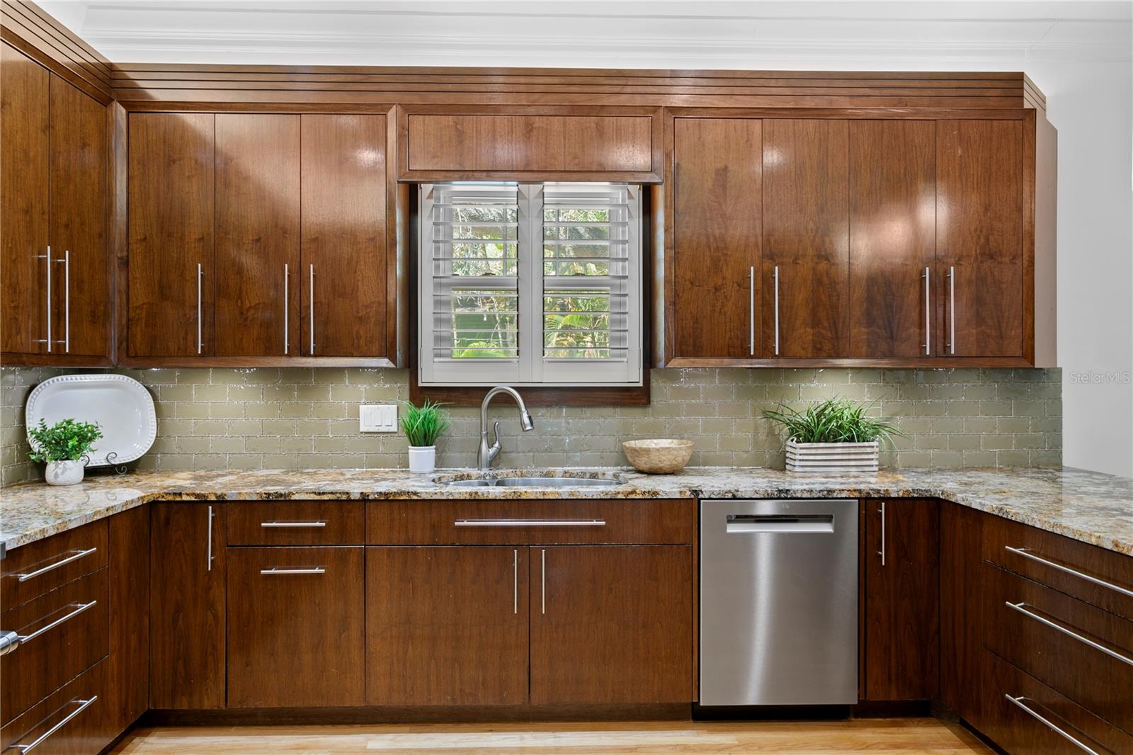 Image 24 of 84 For 811 Rome Avenue