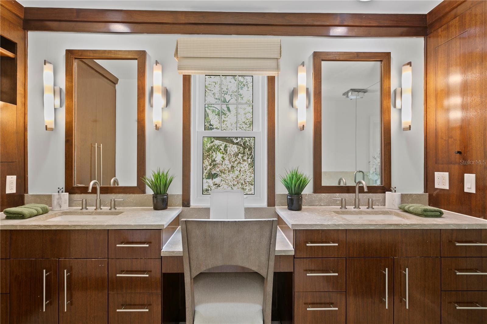 Image 49 of 84 For 811 Rome Avenue