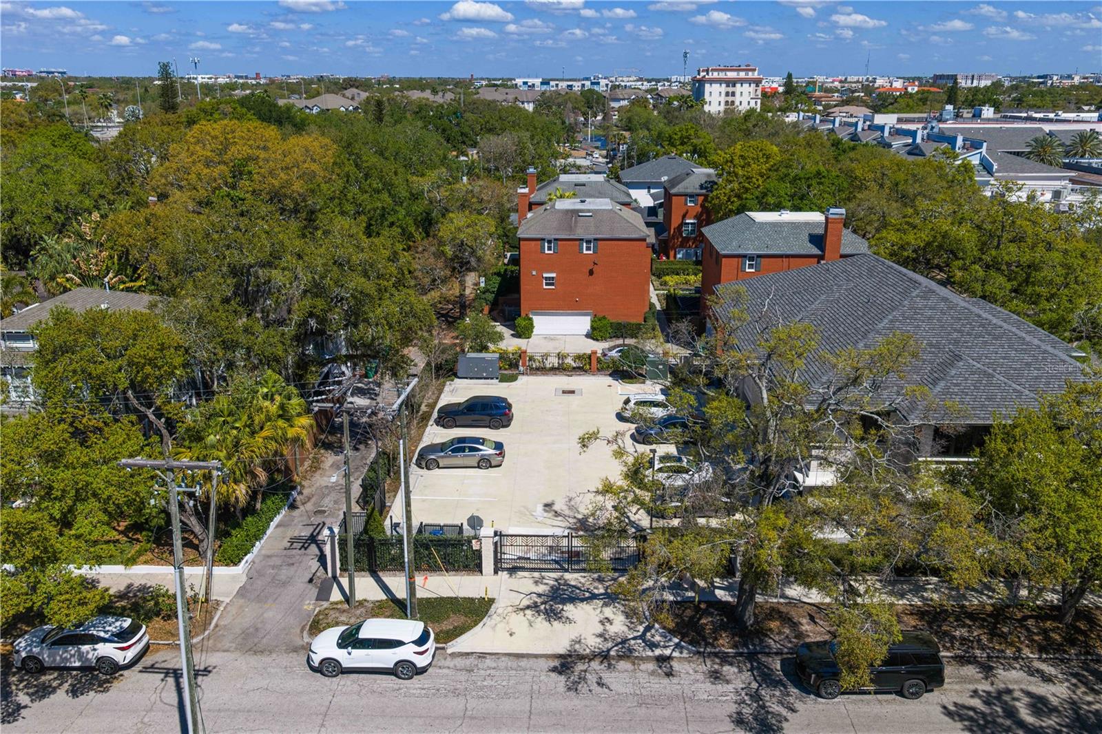 Image 62 of 84 For 811 Rome Avenue