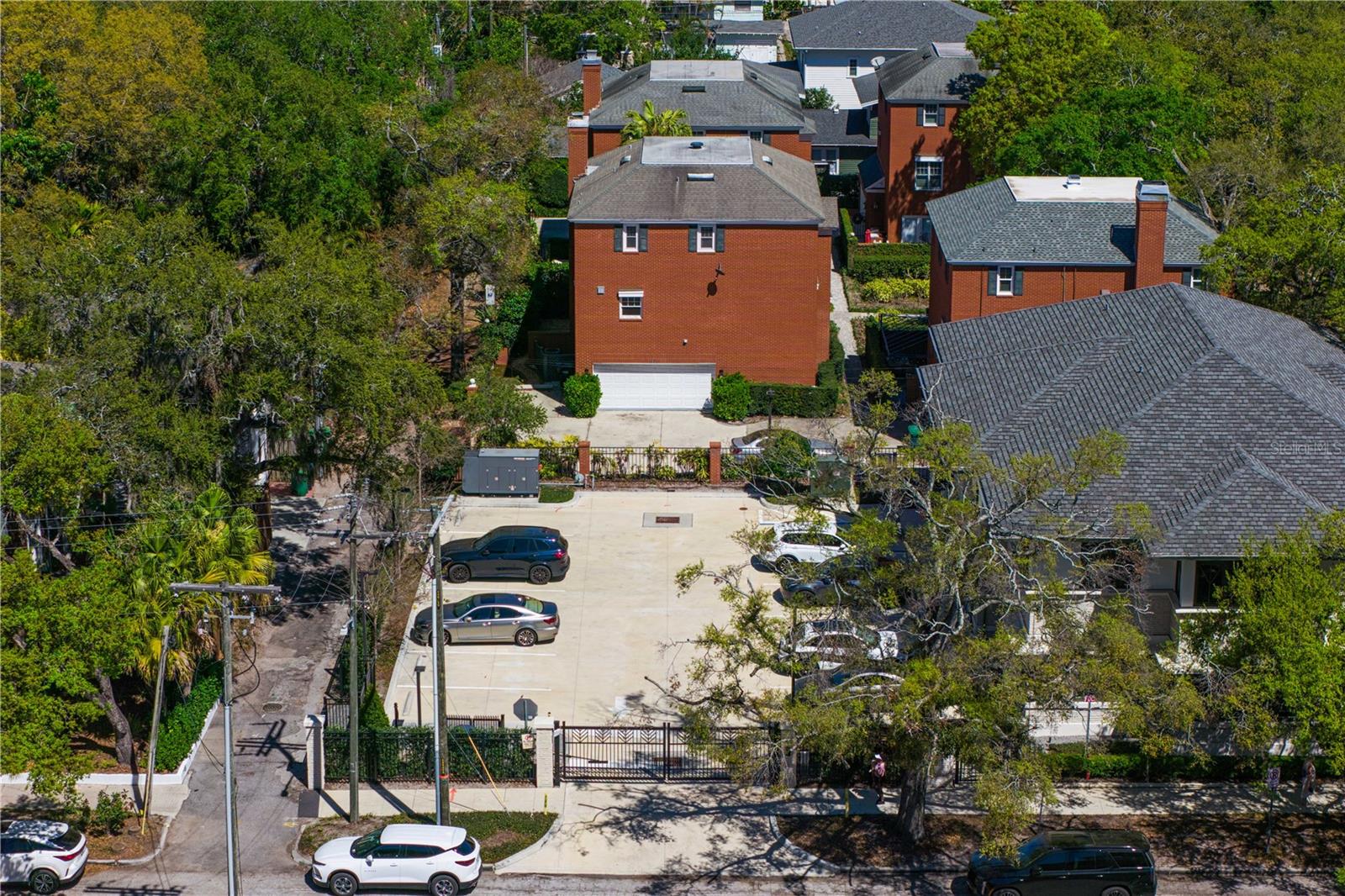 Image 63 of 84 For 811 Rome Avenue