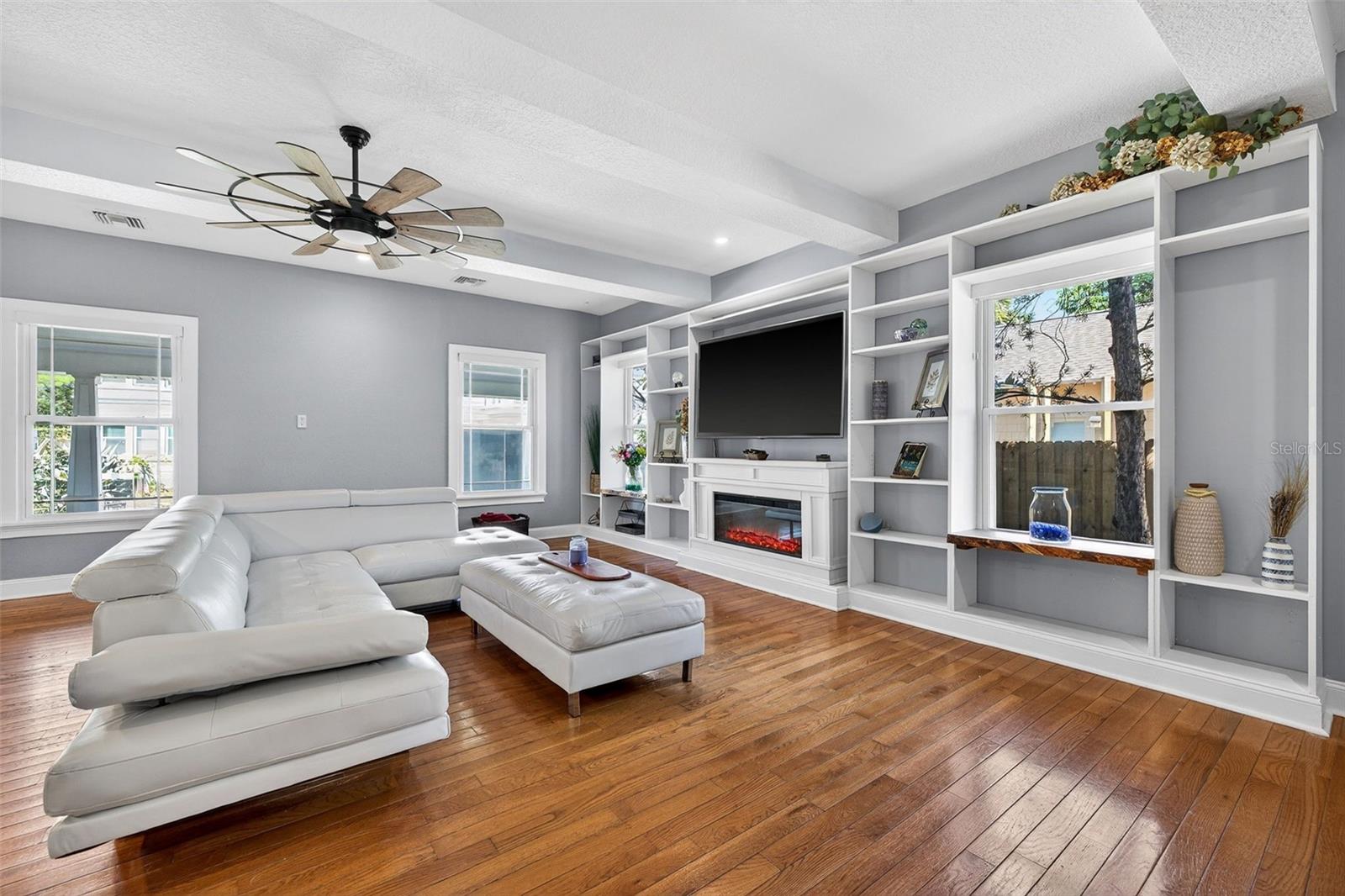 Image 10 of 57 For 2005 Jackson Street N