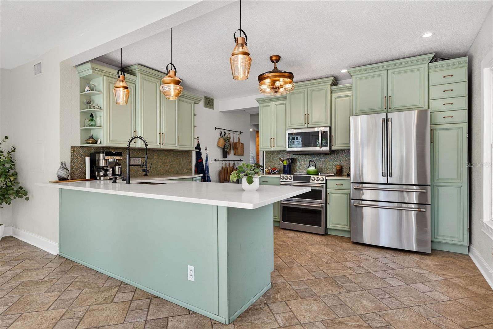 Image 13 of 57 For 2005 Jackson Street N