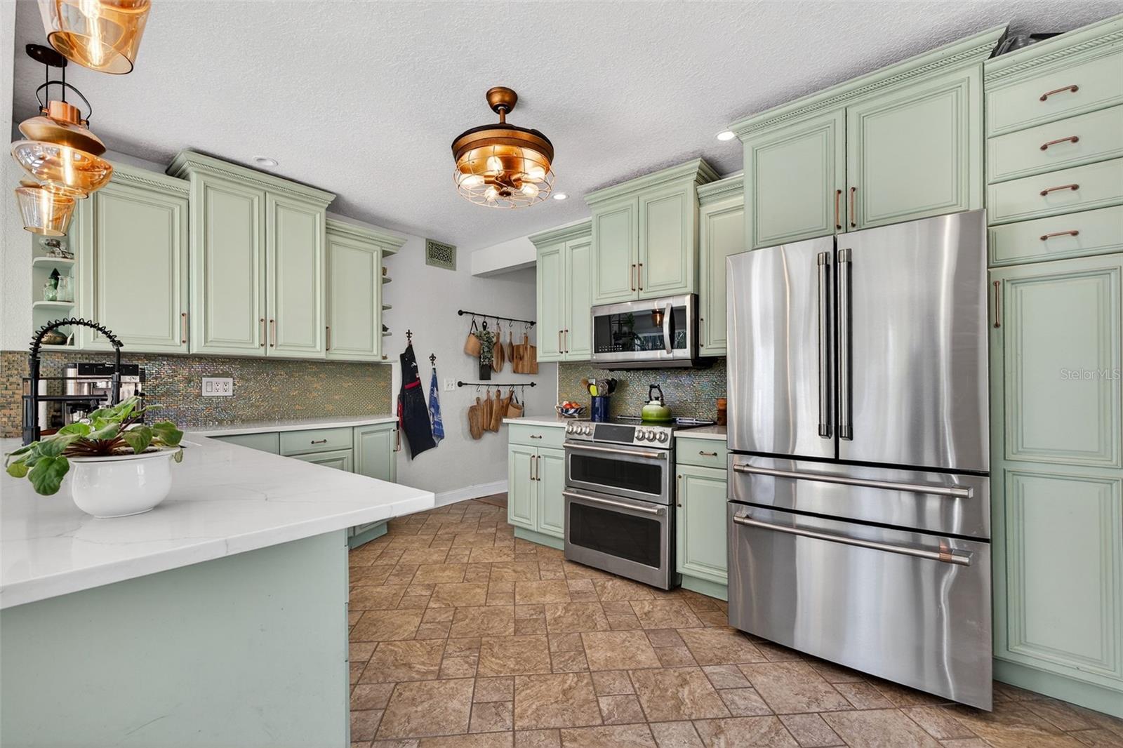 Image 14 of 57 For 2005 Jackson Street N