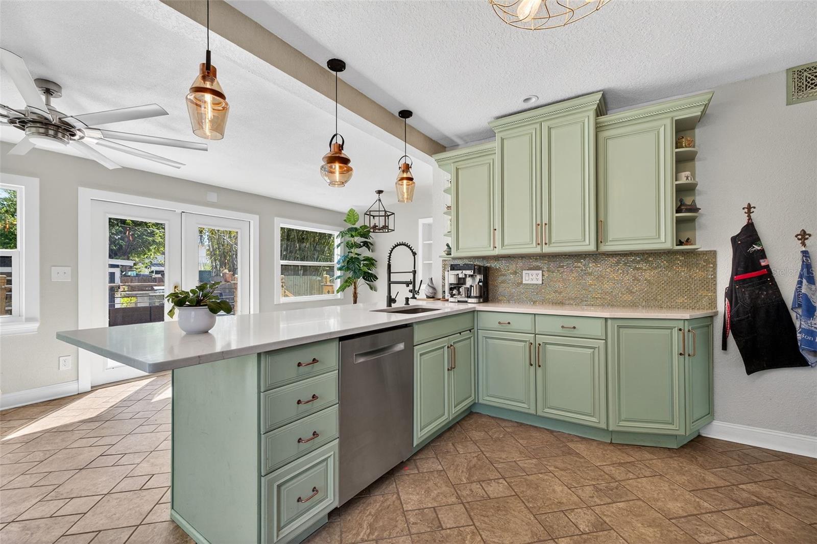 Image 15 of 57 For 2005 Jackson Street N