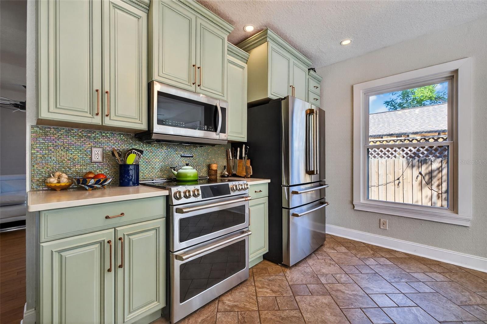 Image 18 of 57 For 2005 Jackson Street N