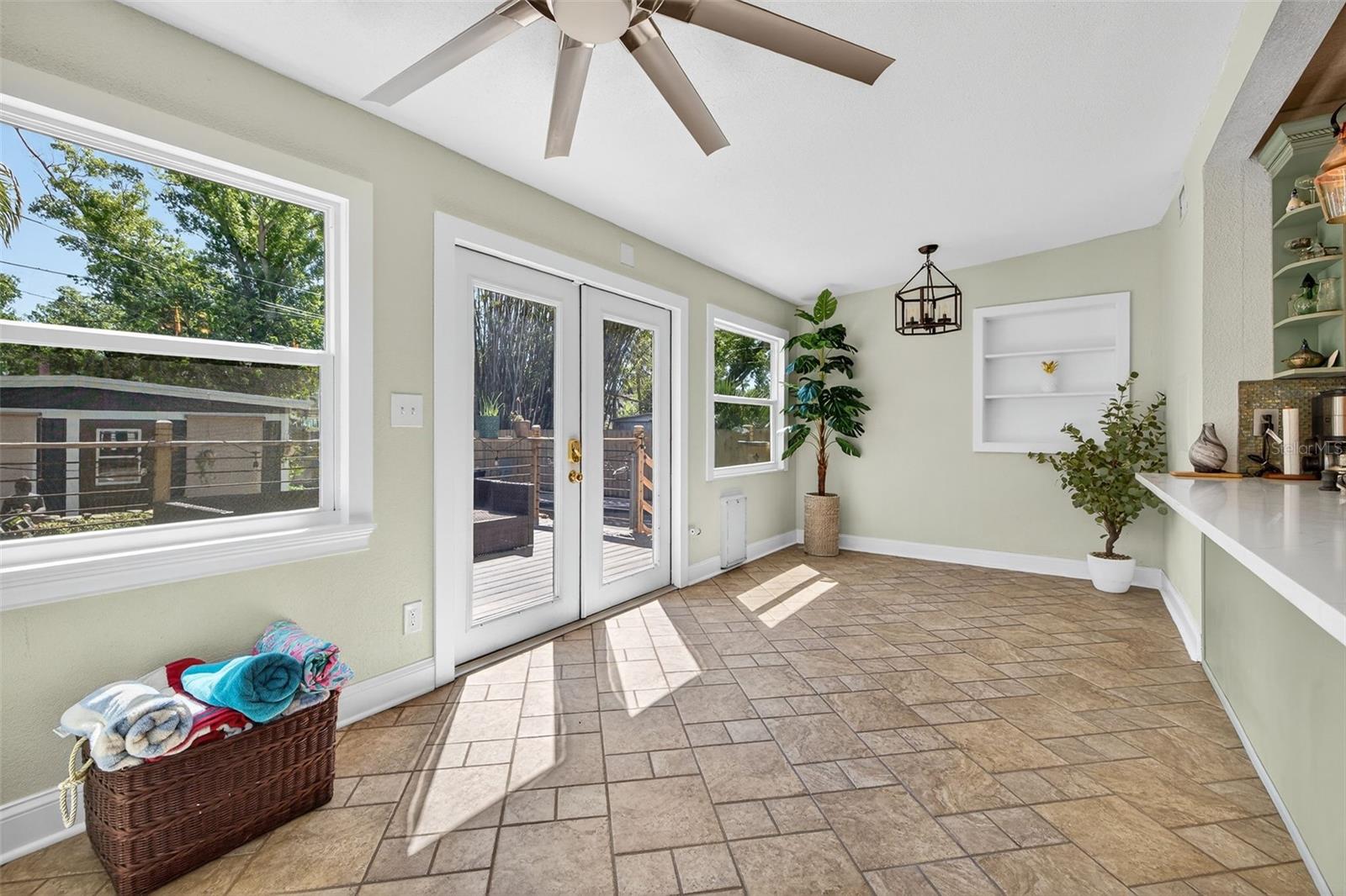 Image 19 of 57 For 2005 Jackson Street N