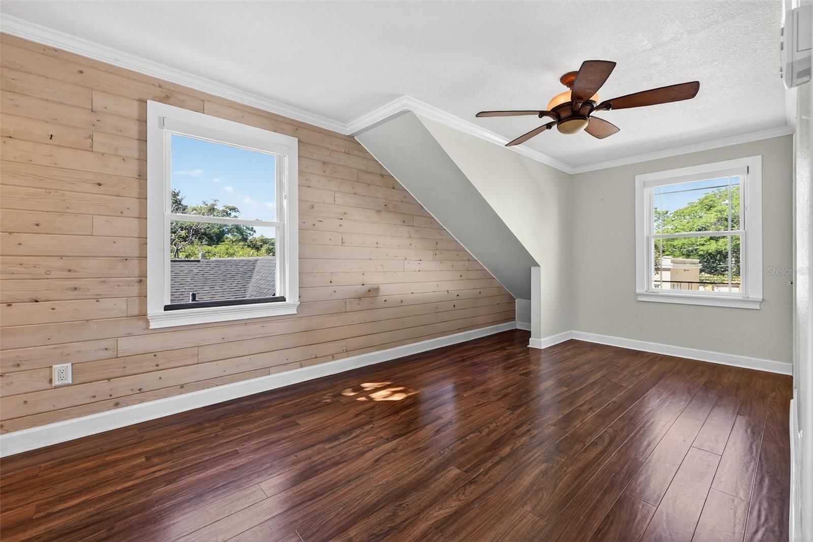 Image 27 of 57 For 2005 Jackson Street N