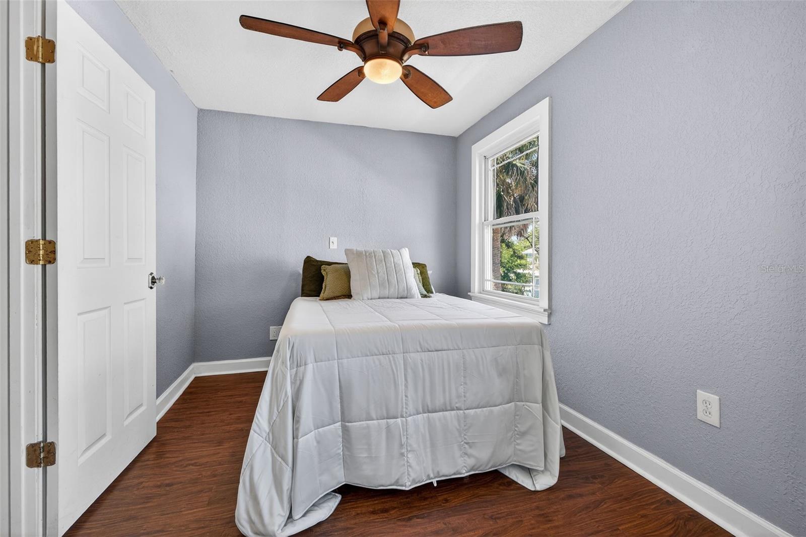 Image 29 of 57 For 2005 Jackson Street N