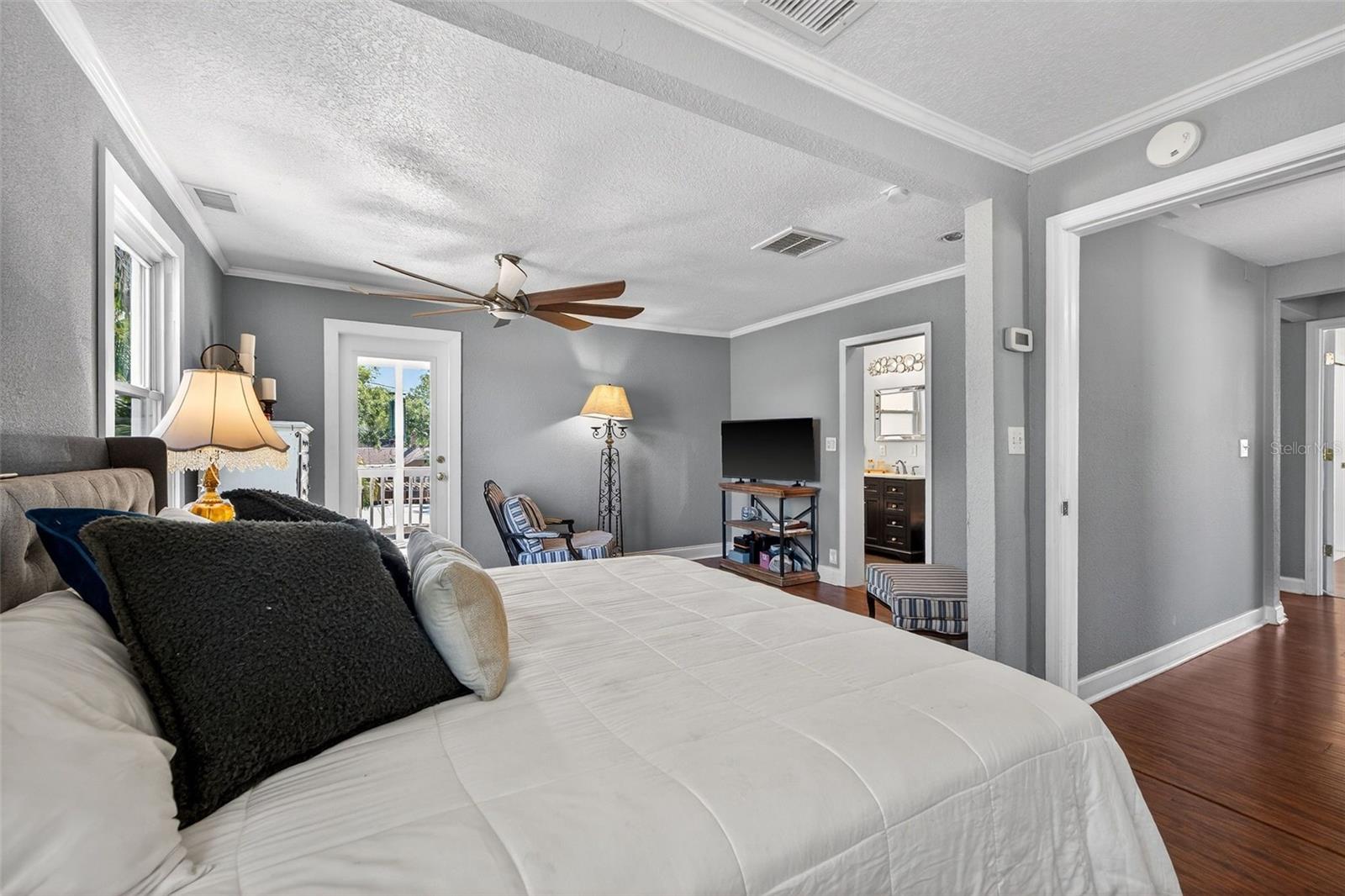 Image 31 of 57 For 2005 Jackson Street N