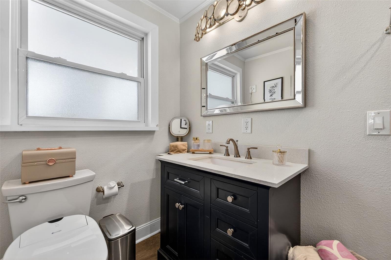 Image 32 of 57 For 2005 Jackson Street N