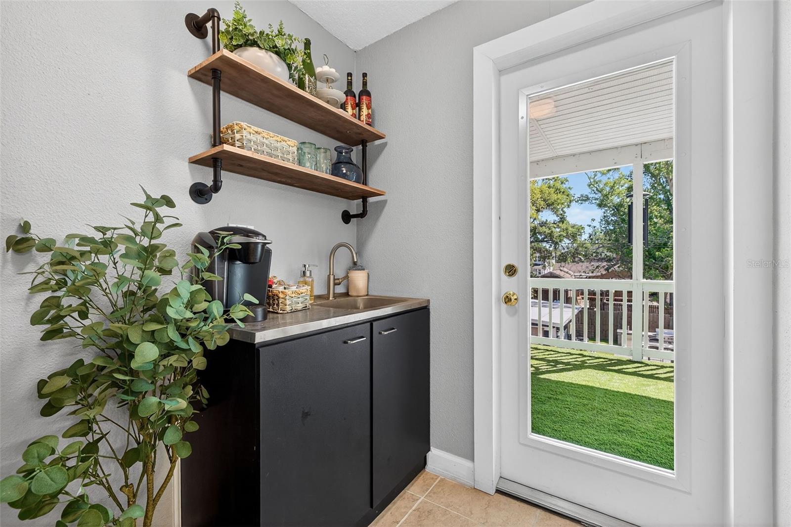 Image 34 of 57 For 2005 Jackson Street N