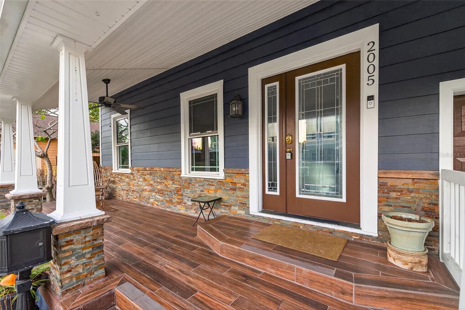 Image 4 of 57 For 2005 Jackson Street N