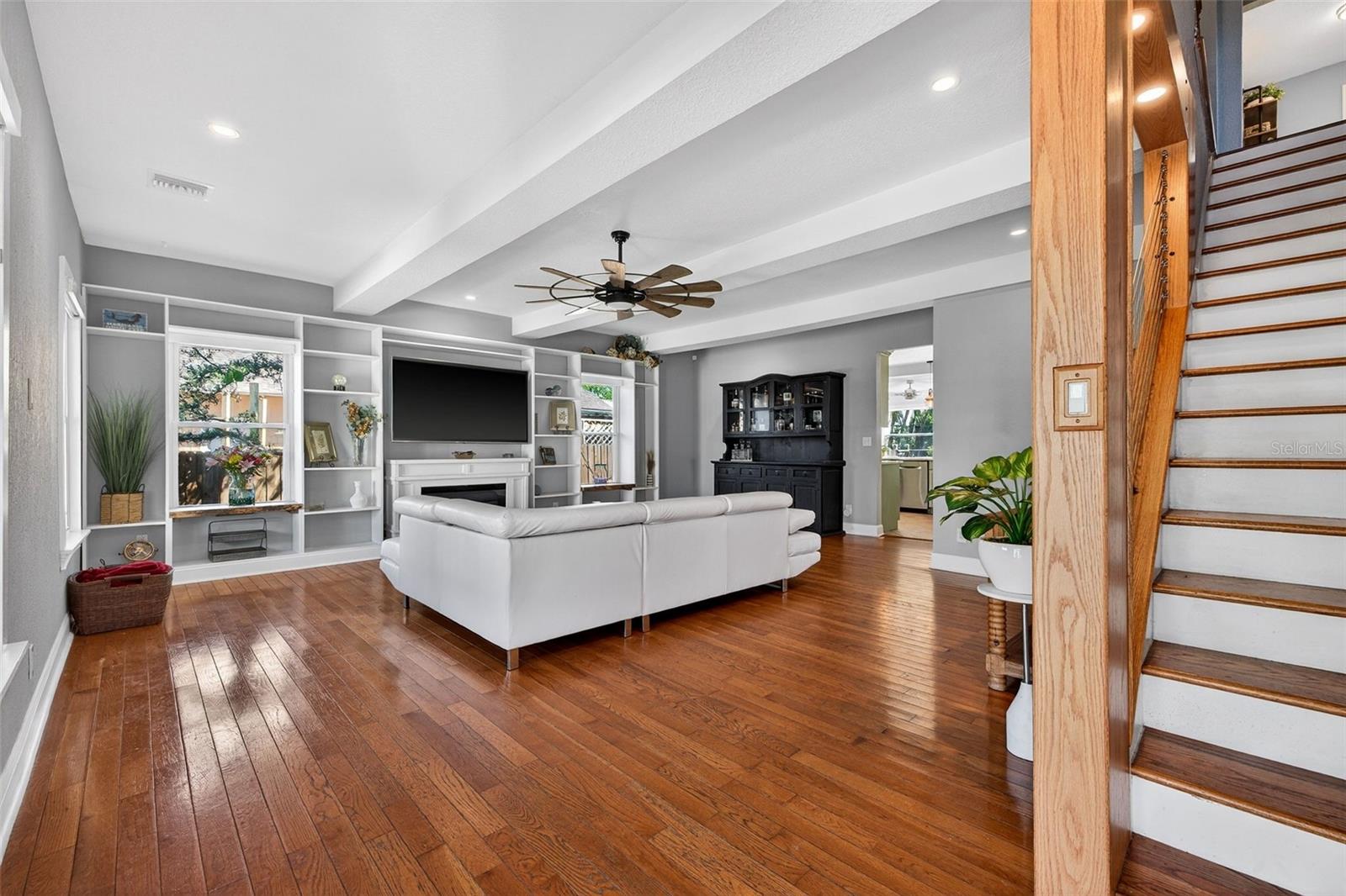 Image 6 of 57 For 2005 Jackson Street N