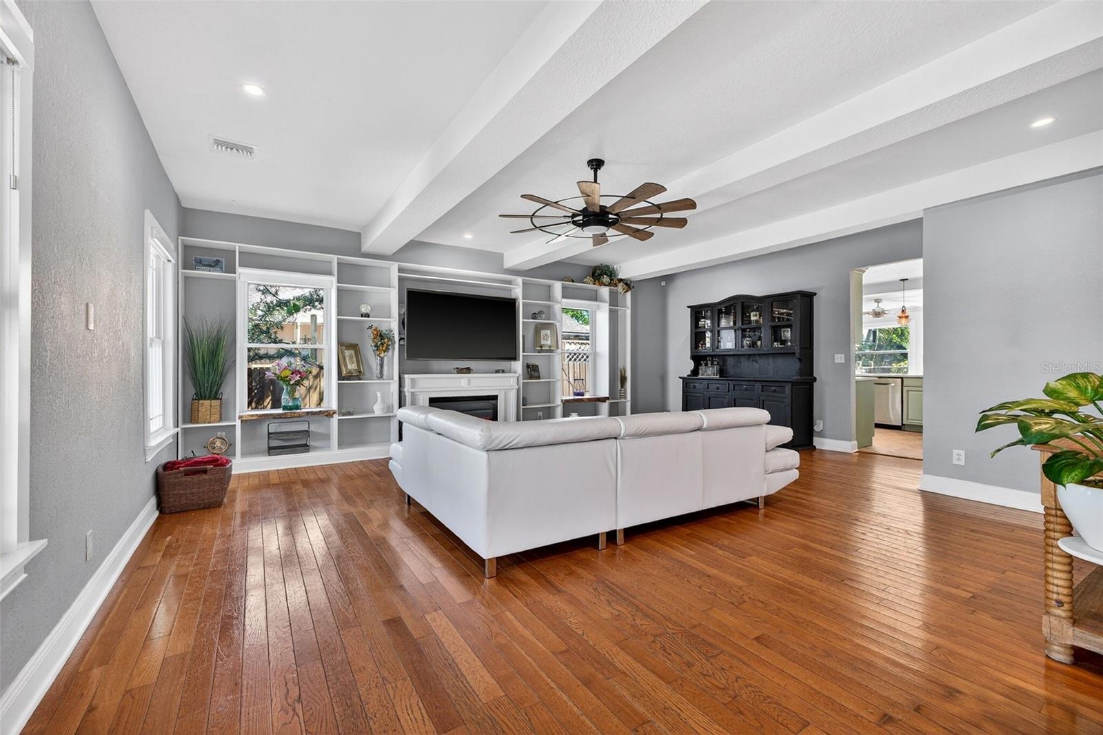 Image 8 of 57 For 2005 Jackson Street N