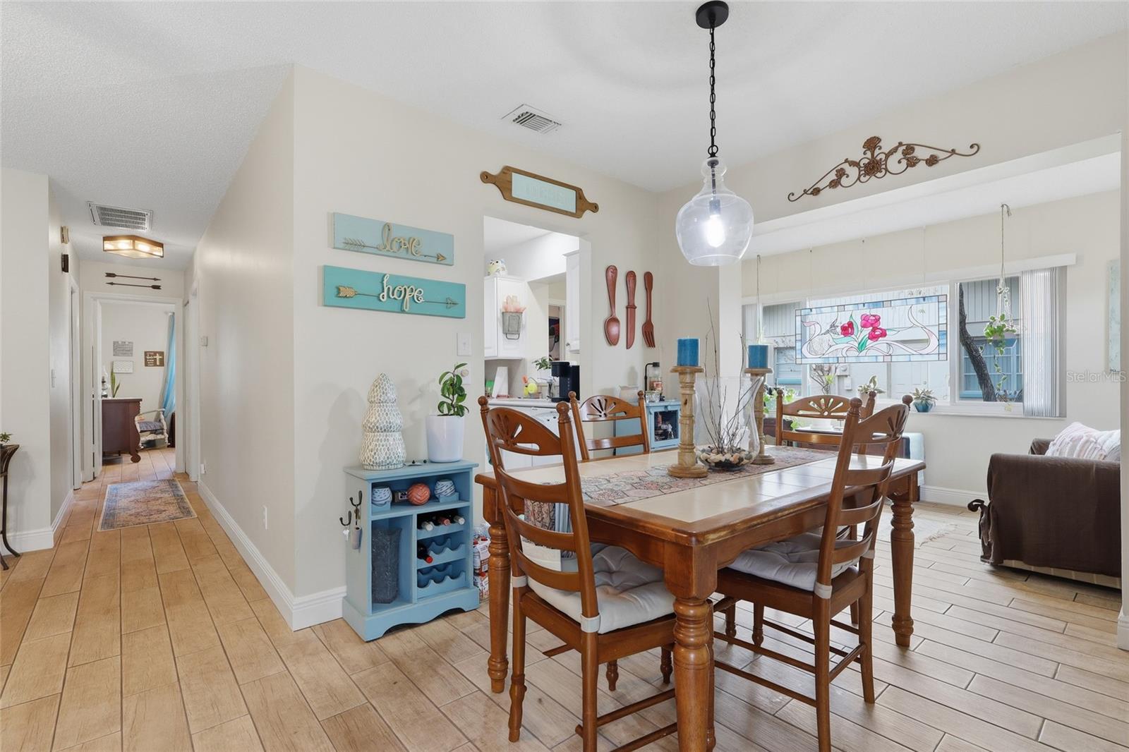 Image 10 of 38 For 216 Gloucester Boulevard 216