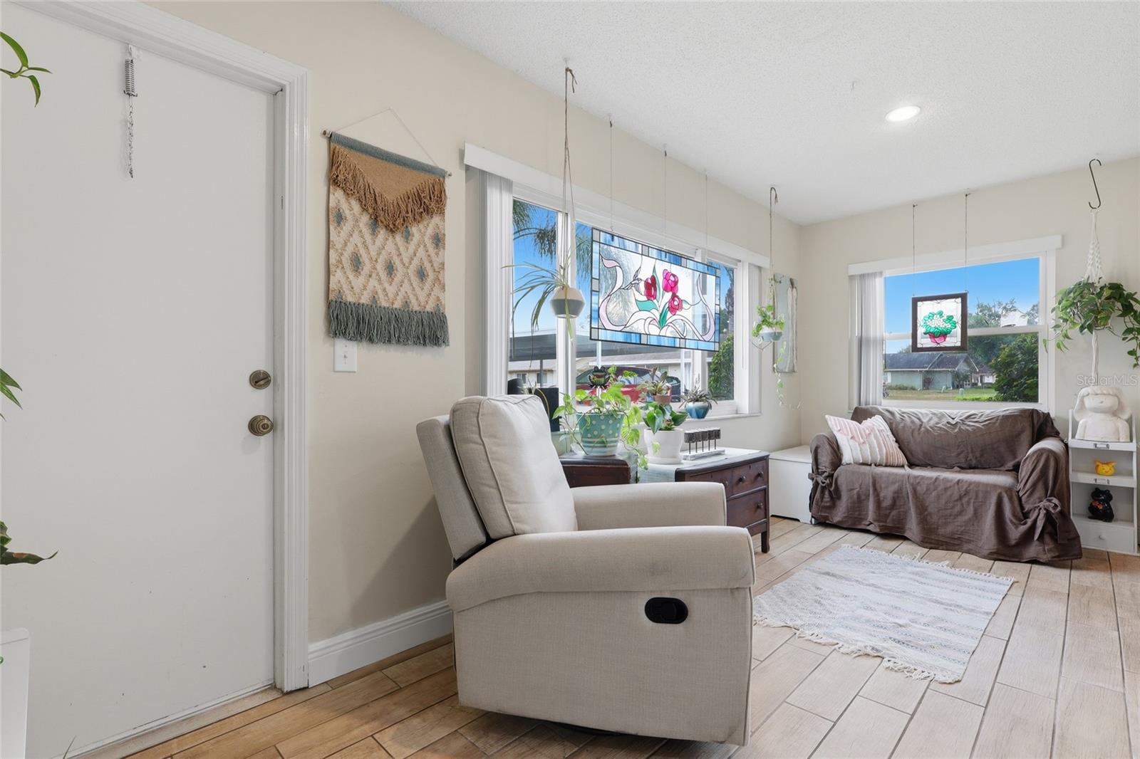 Image 13 of 38 For 216 Gloucester Boulevard 216