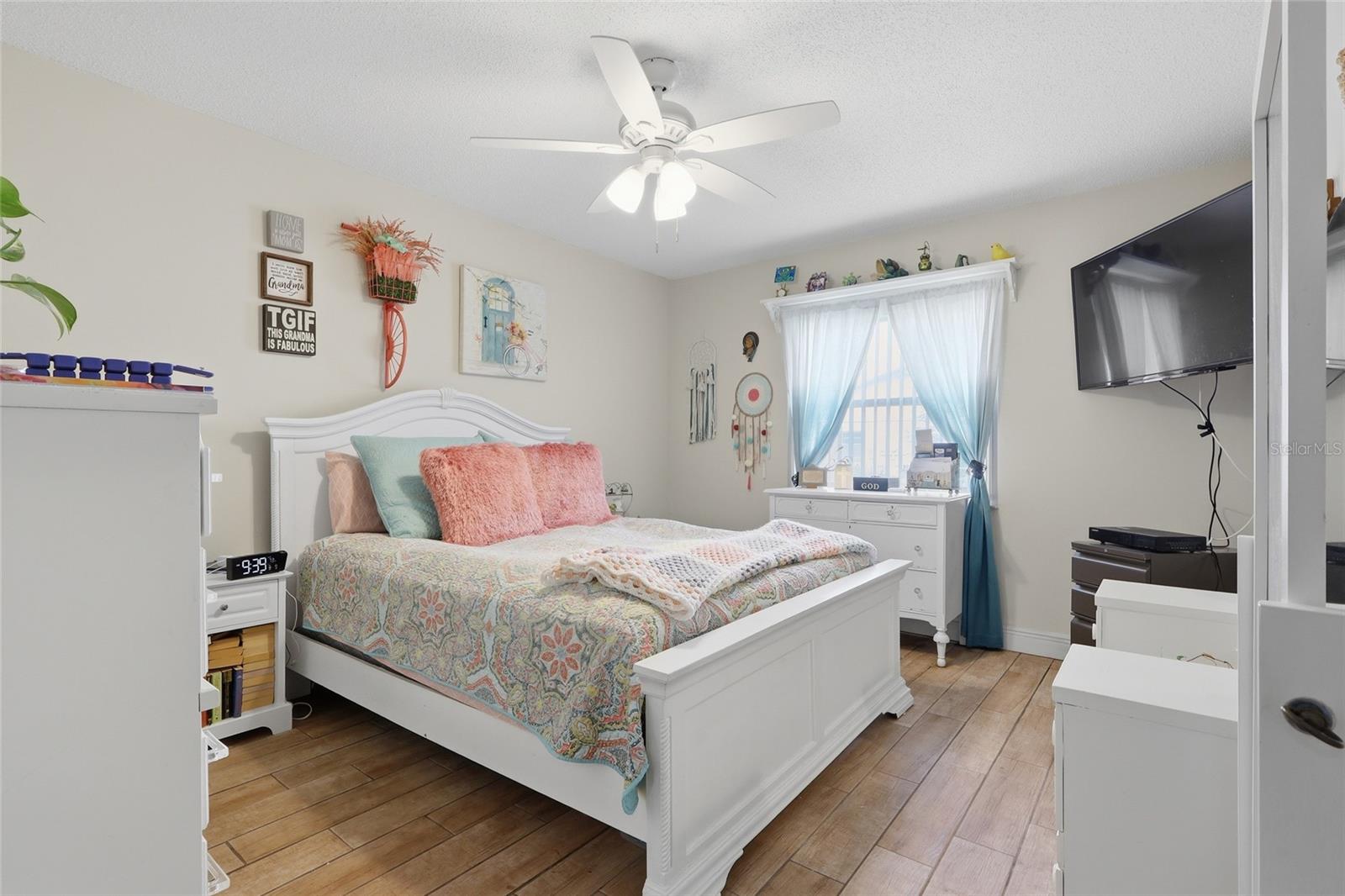 Image 18 of 38 For 216 Gloucester Boulevard 216