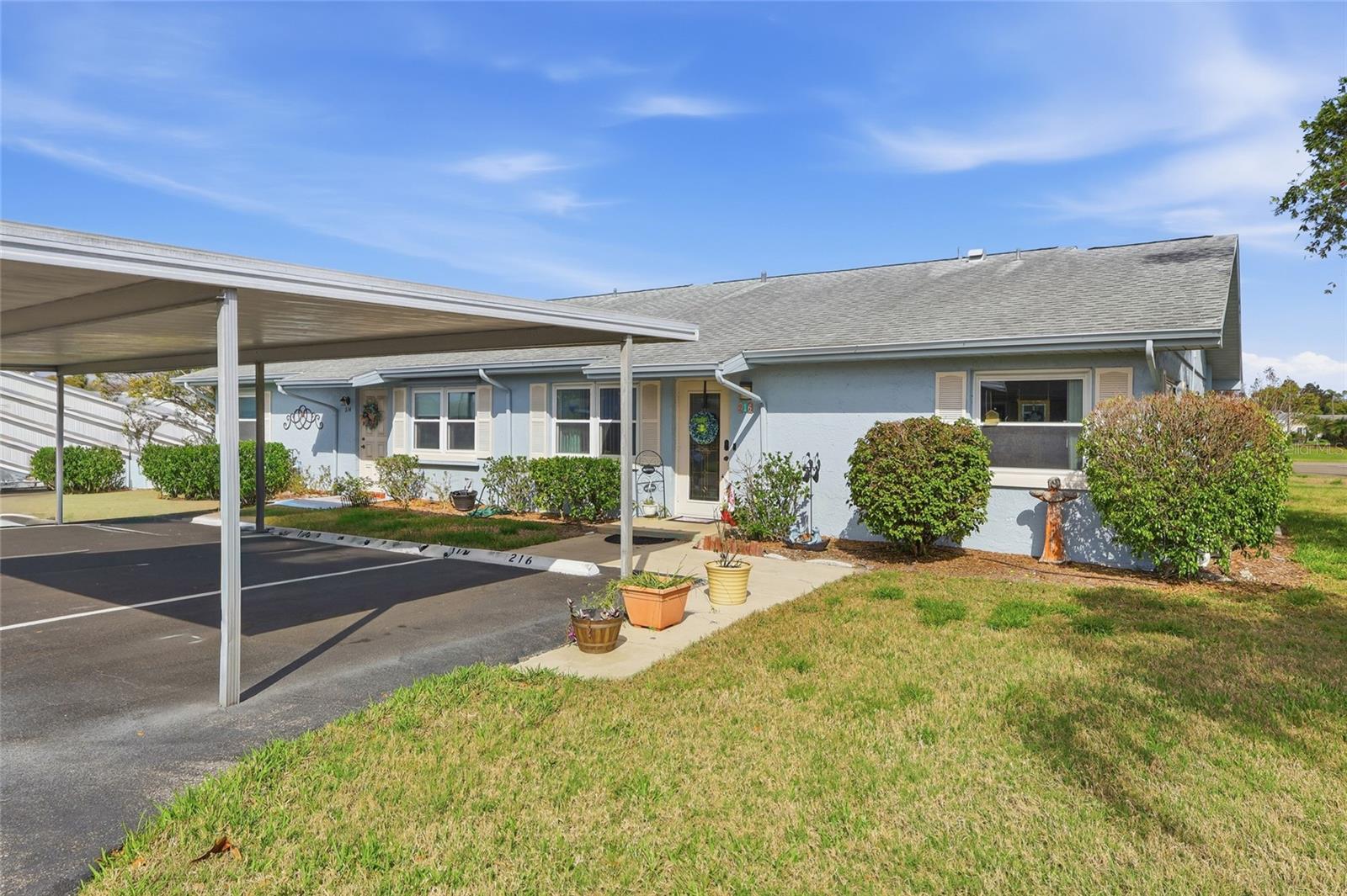 Image 3 of 38 For 216 Gloucester Boulevard 216