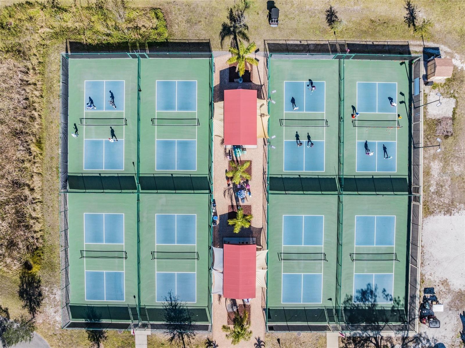 Image 36 of 38 For 216 Gloucester Boulevard 216