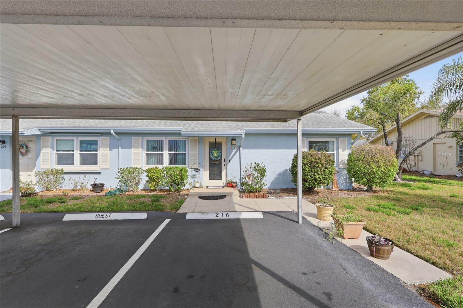 Image 4 of 38 For 216 Gloucester Boulevard 216