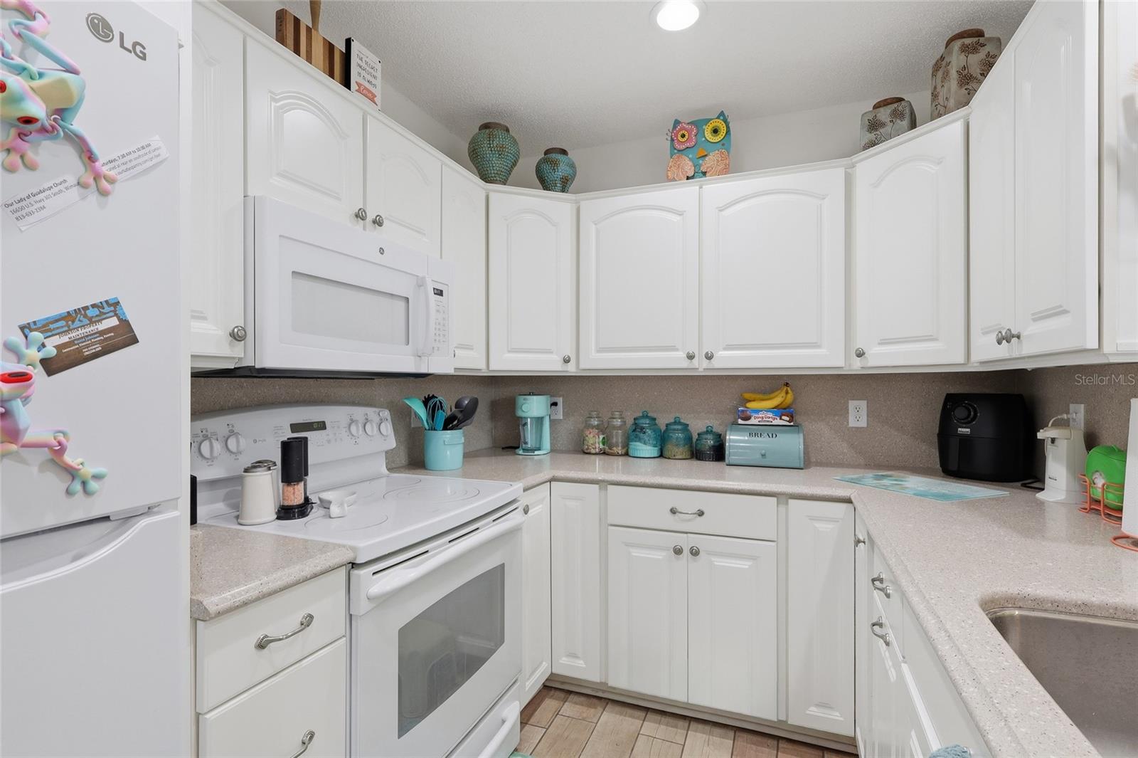 Image 8 of 38 For 216 Gloucester Boulevard 216