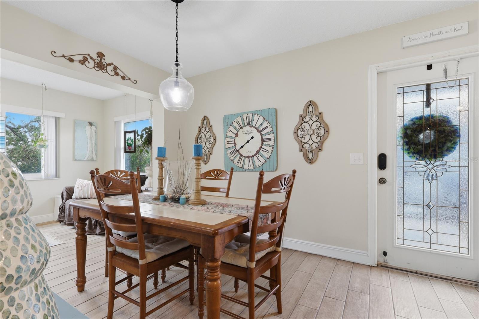 Image 9 of 38 For 216 Gloucester Boulevard 216