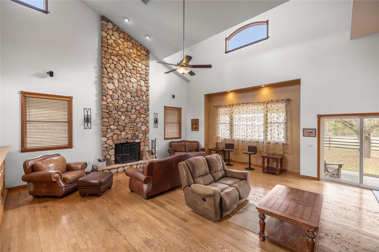 Listing photo id 1 for 4559 Dunklin Street