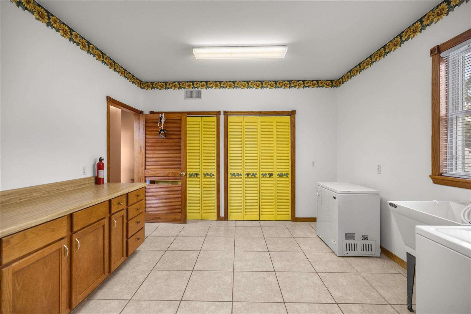 Listing photo id 34 for 4559 Dunklin Street