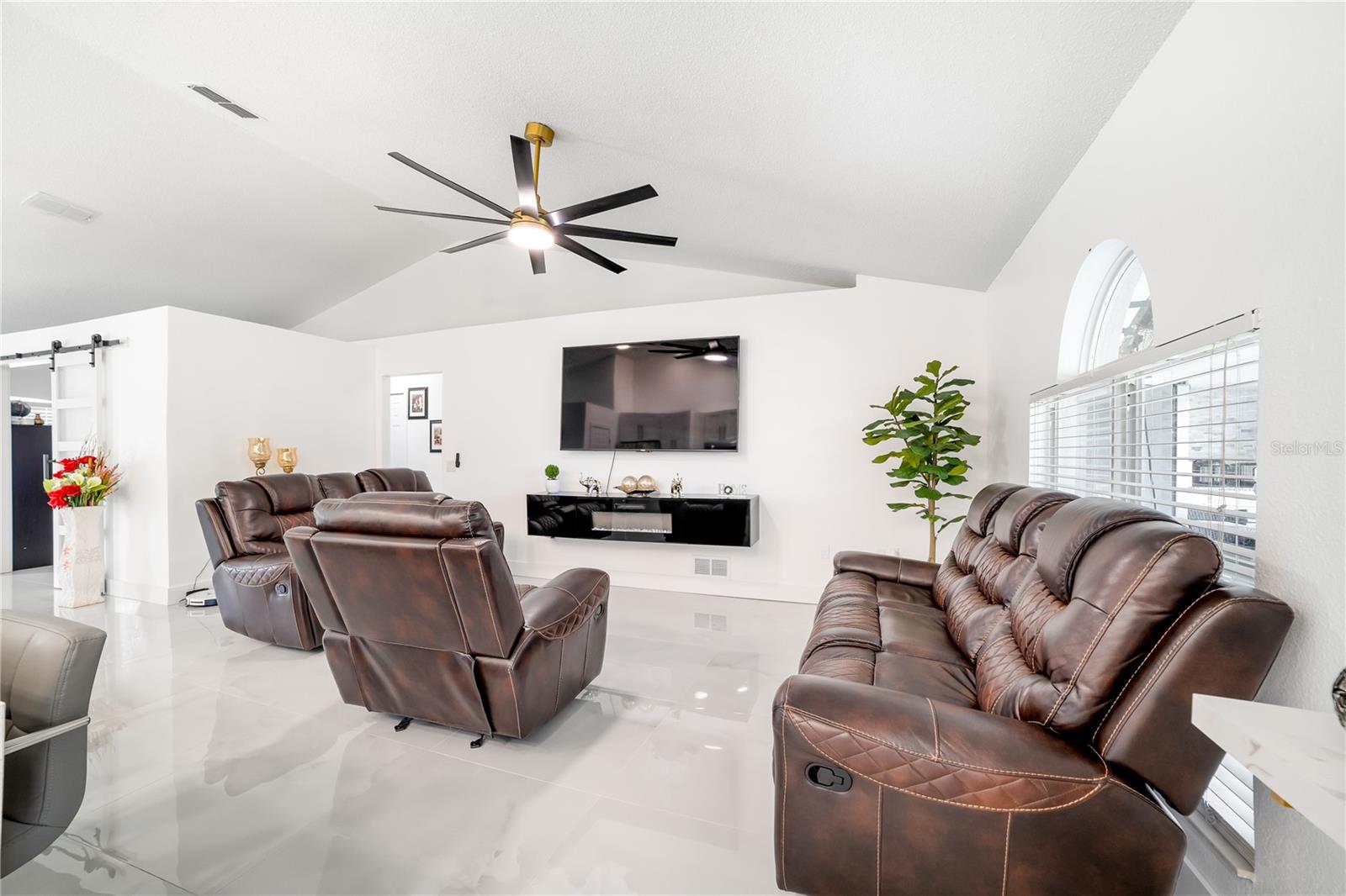 Listing photo id 13 for Address Not Provided